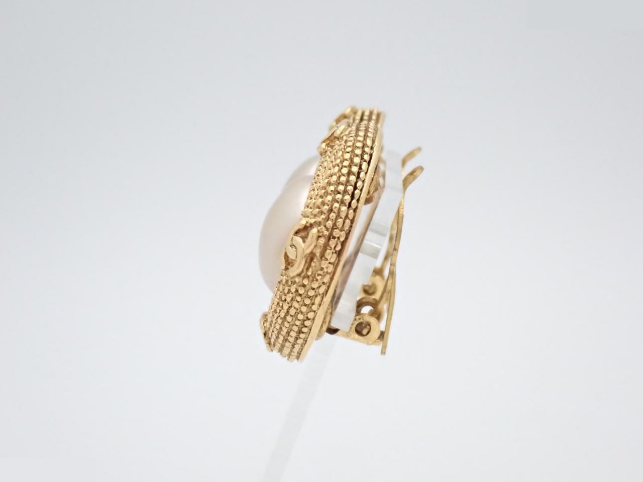 Earrings, round, Coco Mark, pearl, gold — view 3
