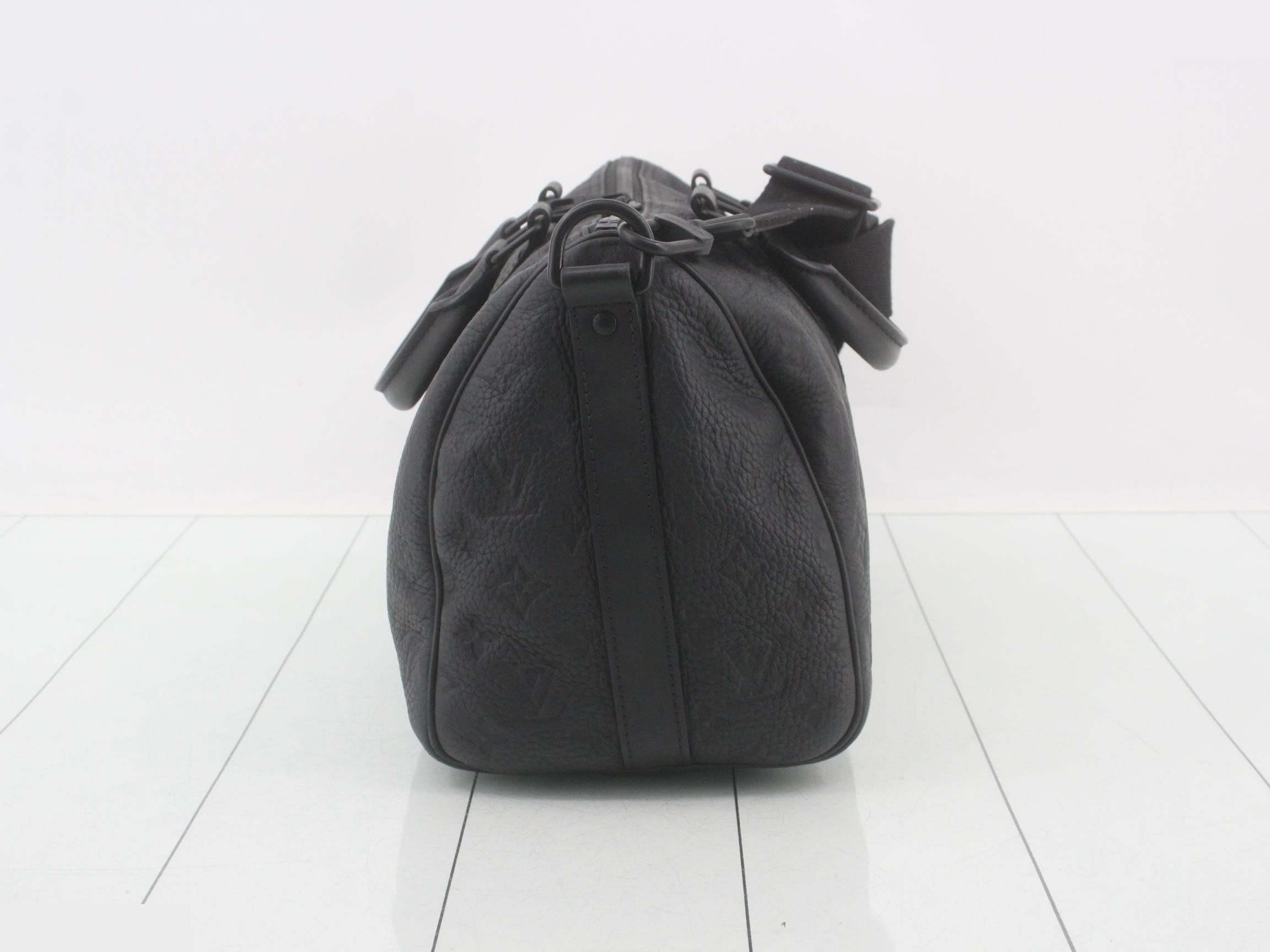 Monogram Taurillon Keepall Bandoulière 35 M22765 IC Type — view 4