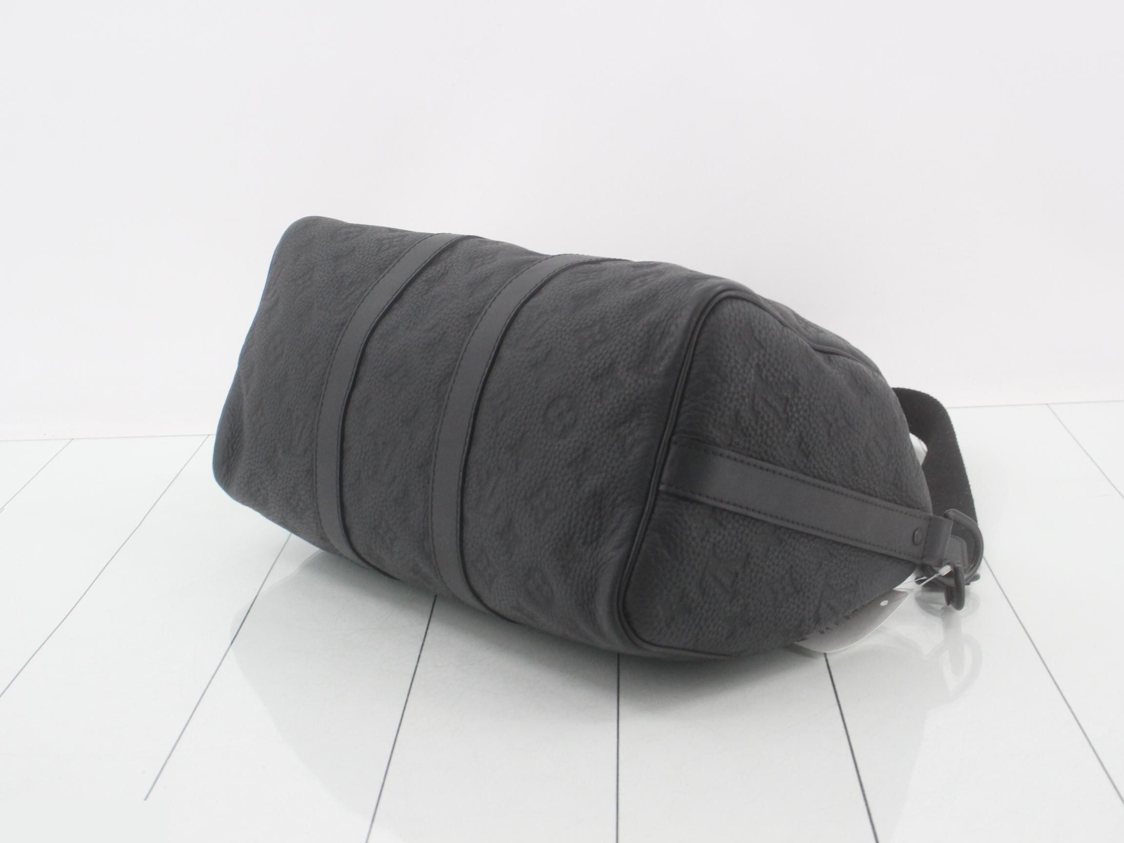 Monogram Taurillon Keepall Bandoulière 35 M22765 IC Type — view 6