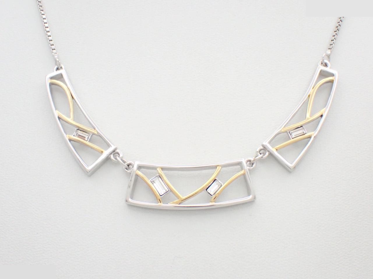 Necklace, chain approximately 45cm