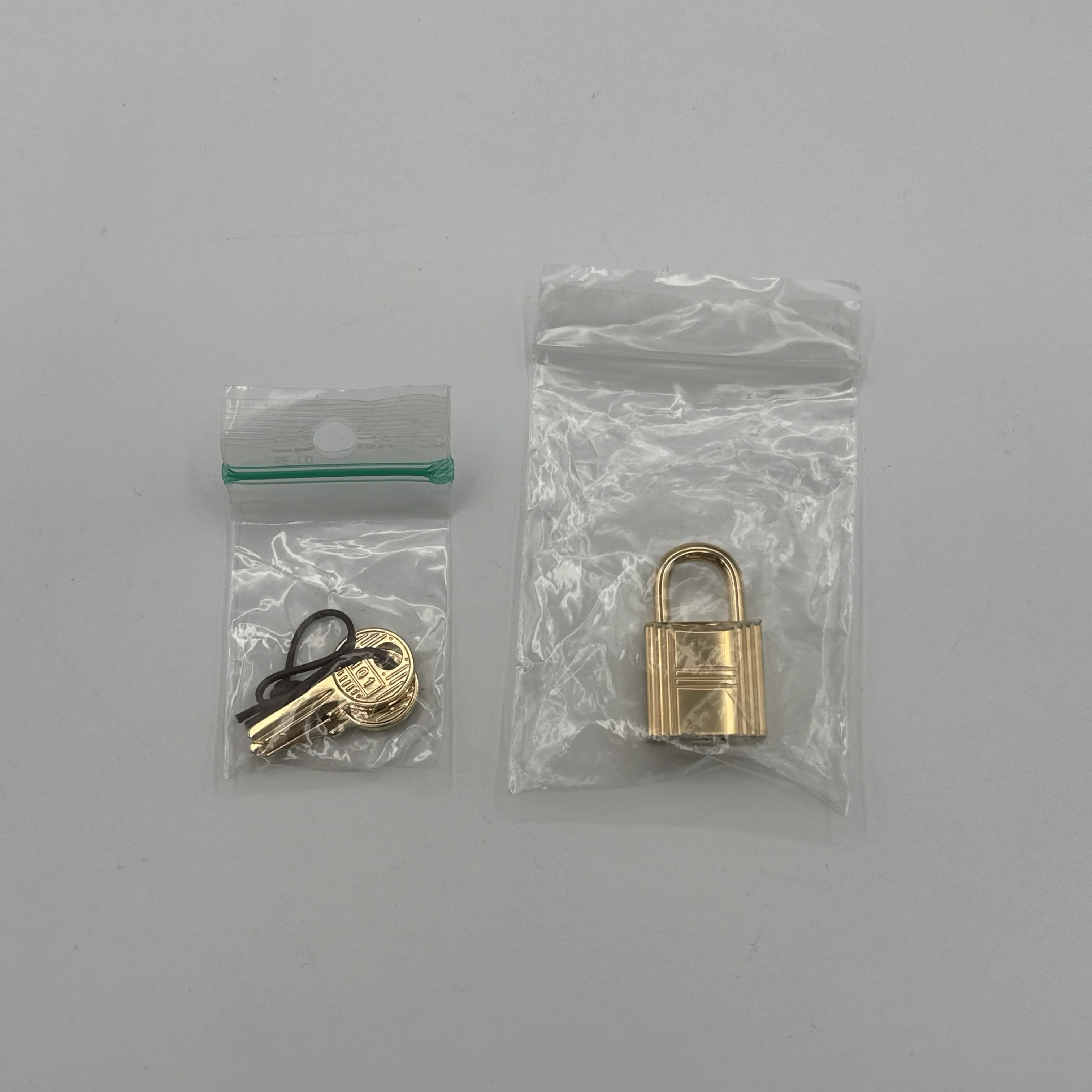 Picotin Lock Cargo Ardoise Material: Toile Goelan/Swift Size: 18 Hardware: Champagne Gold Handbag — view 13
