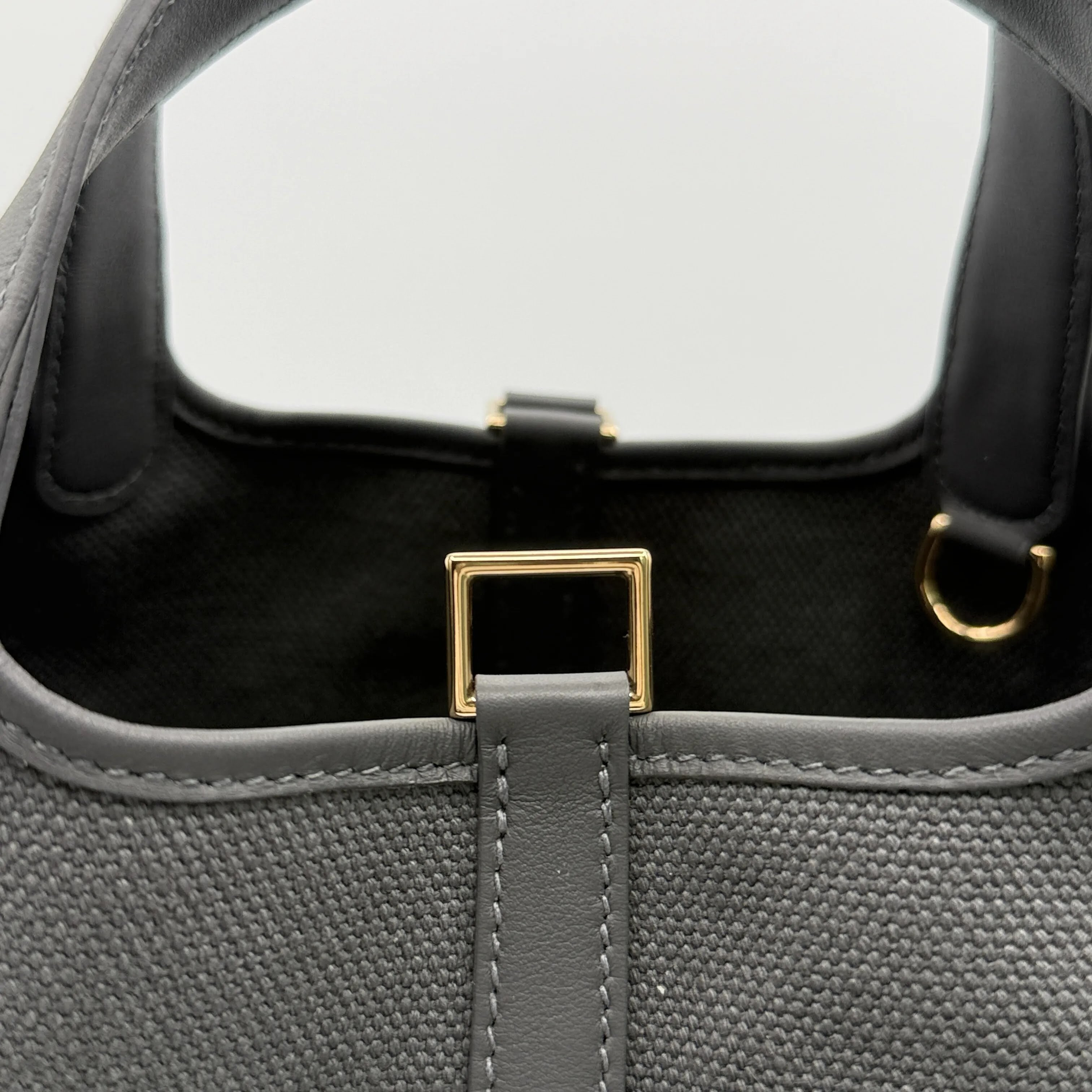 Picotin Lock Cargo Ardoise Material: Toile Goelan/Swift Size: 18 Hardware: Champagne Gold Handbag — view 8