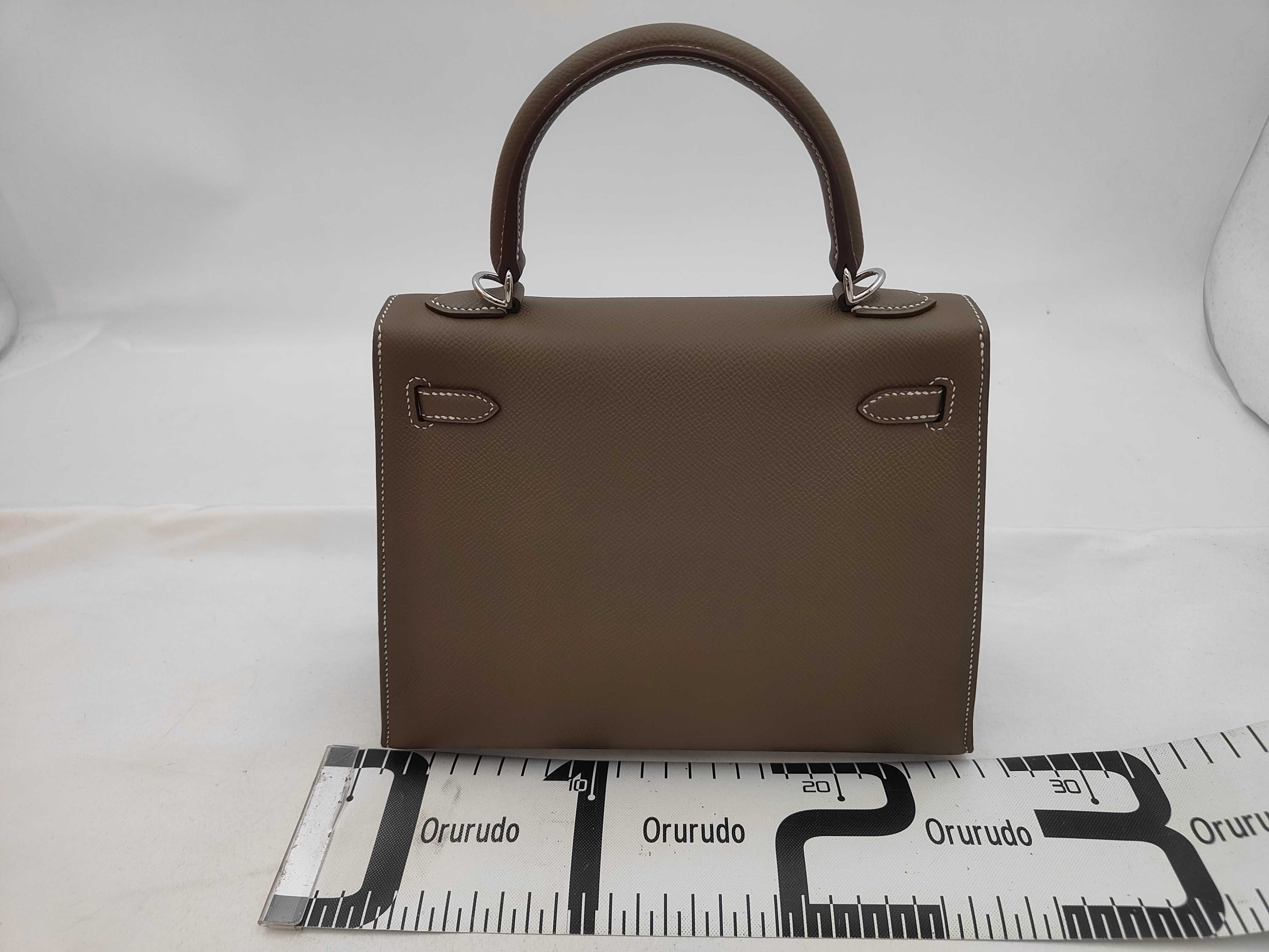 Kelly 25 Etoupe Epsom Leather Handbag with Silver Hardware (G Stamp) — view 2