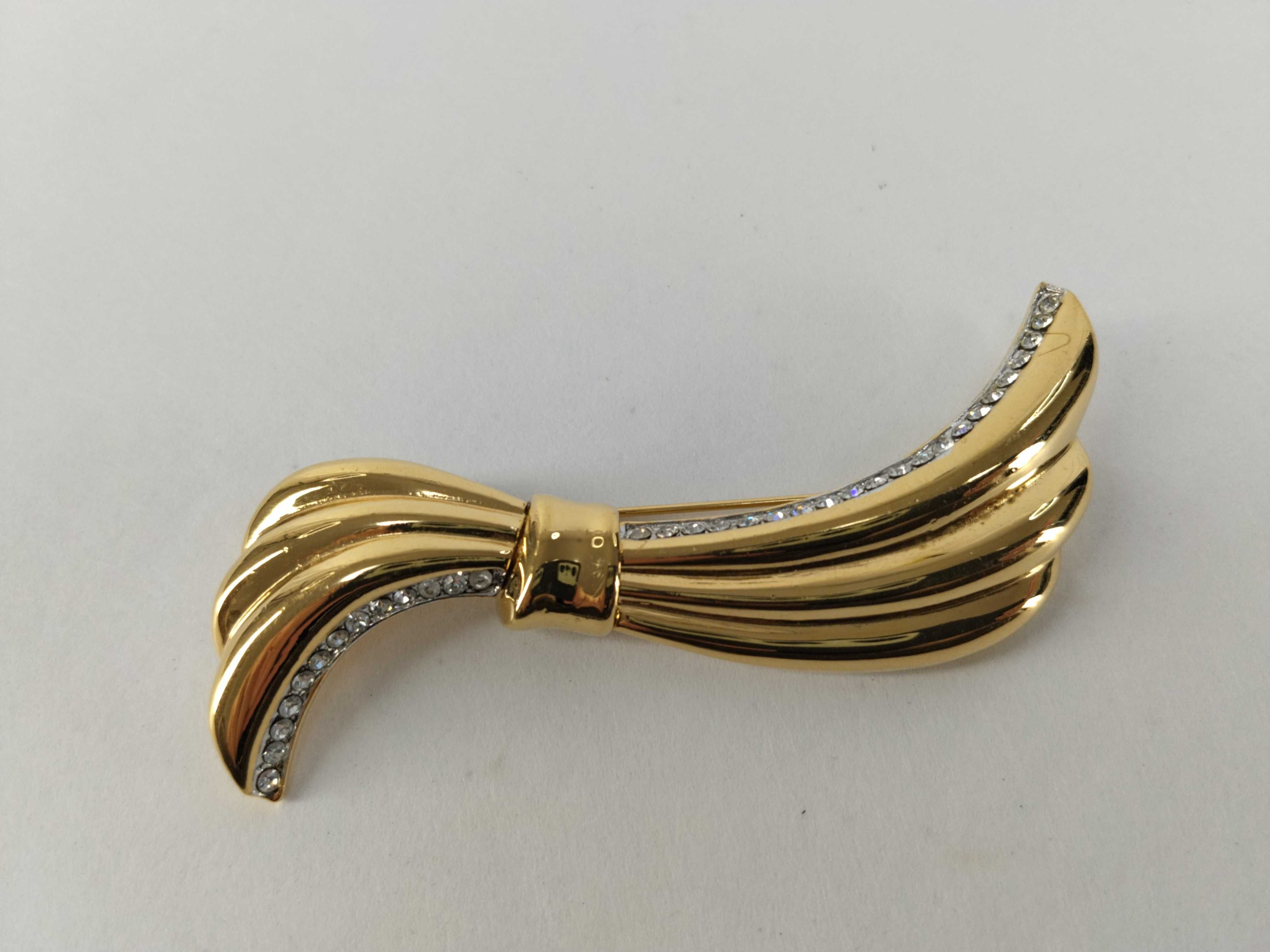 Ribbon Rhinestone Gold Brooch
