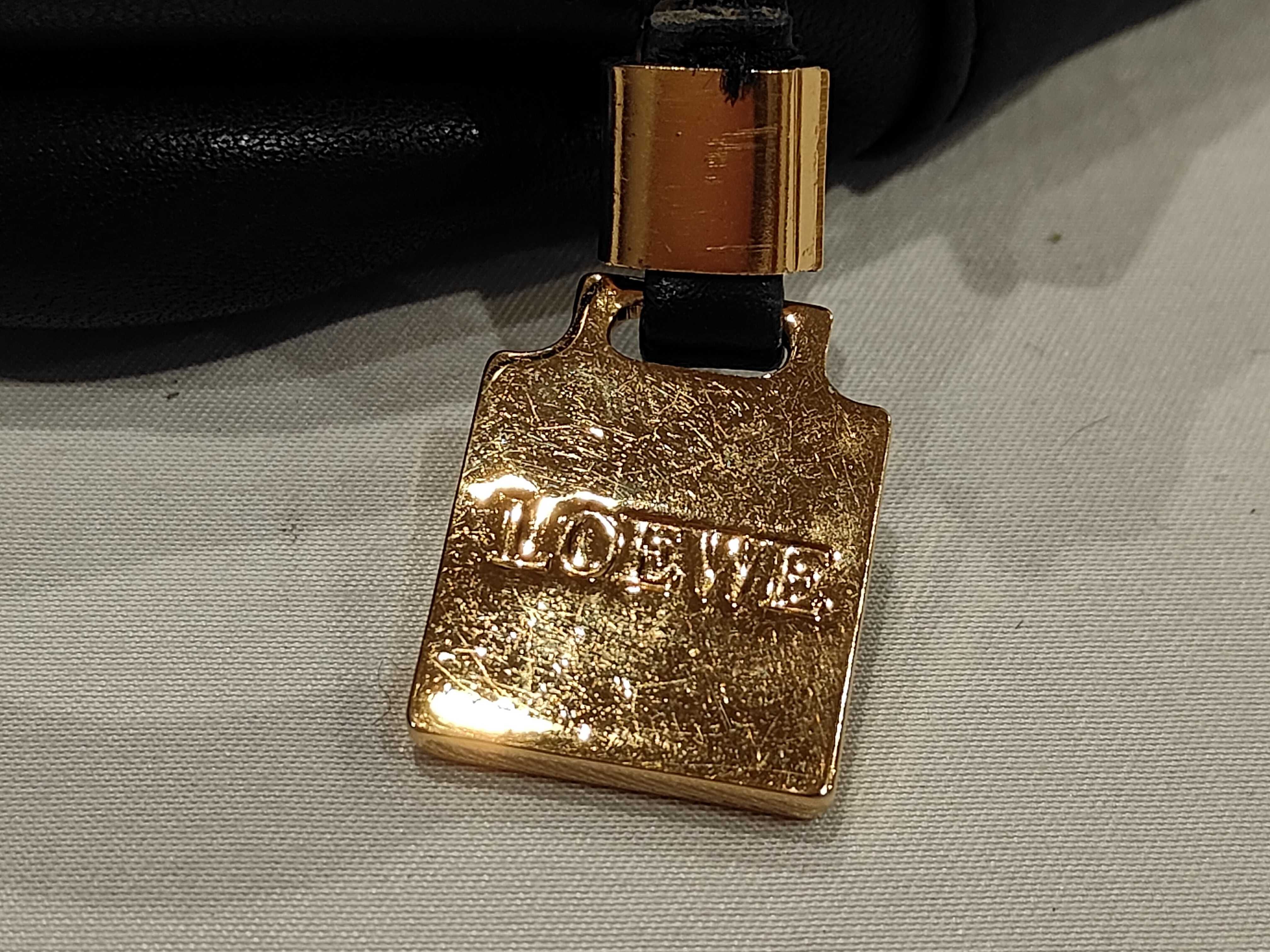 Anagram Leather Shoulder Bag — view 14
