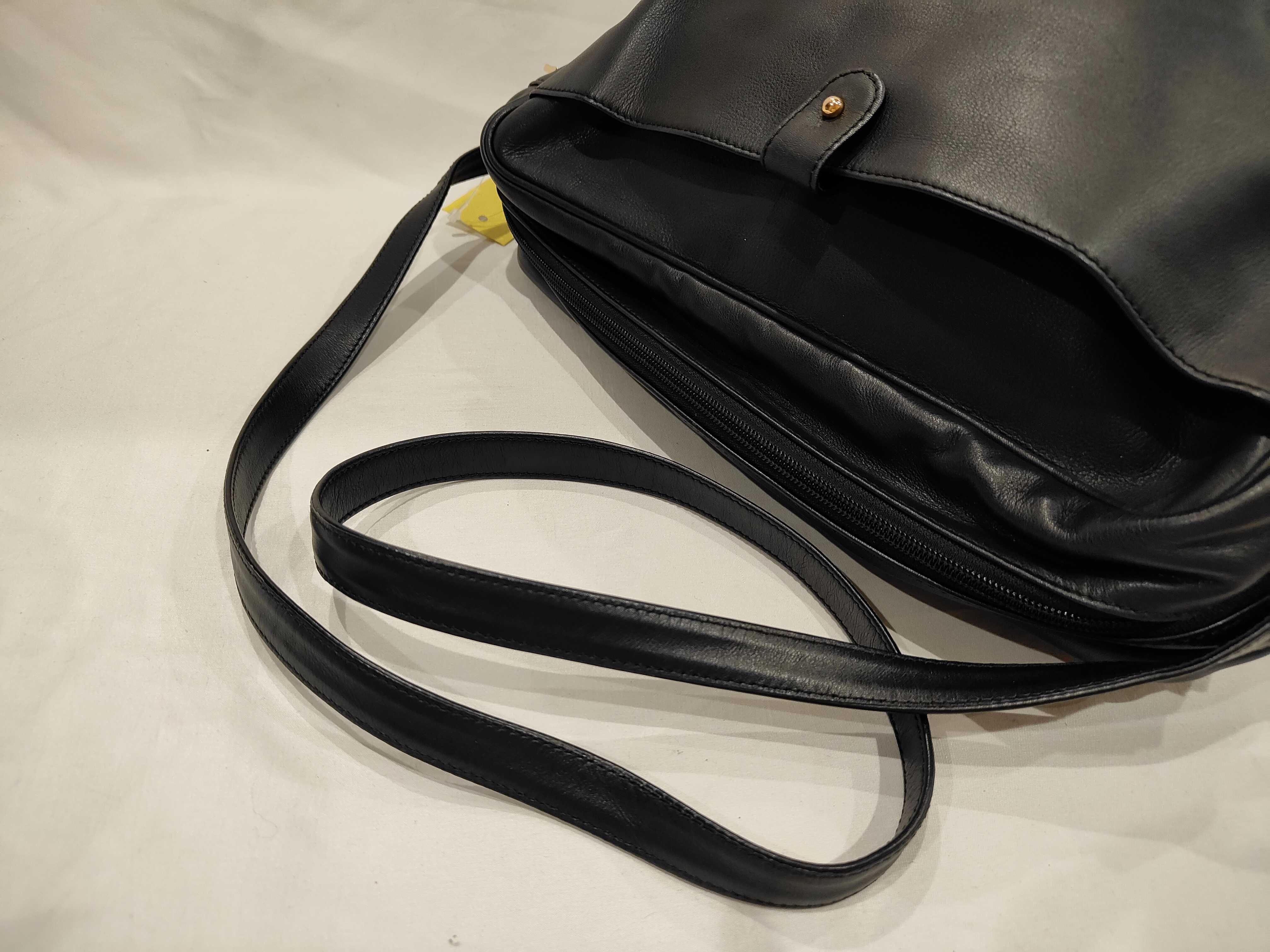 Anagram Leather Shoulder Bag — view 6