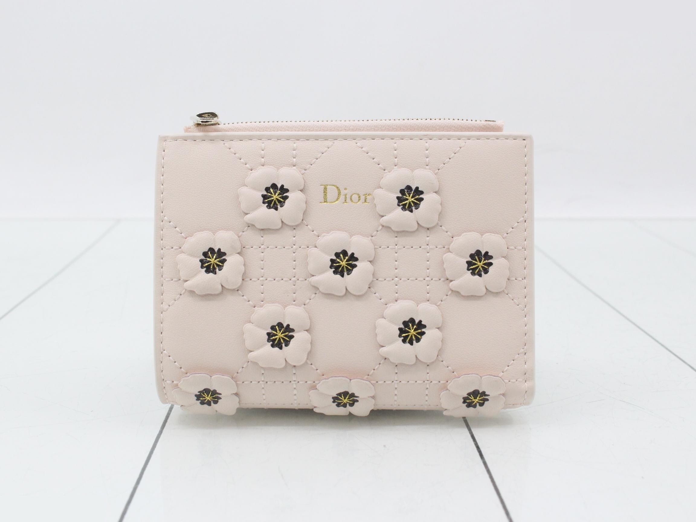 Jardin Dahlia Wallet, Retail Price ¥155,000