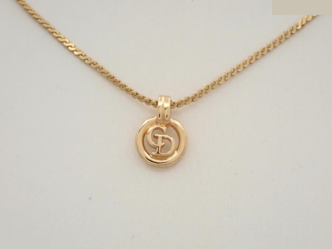 Logo necklace, chain approximately 42cm