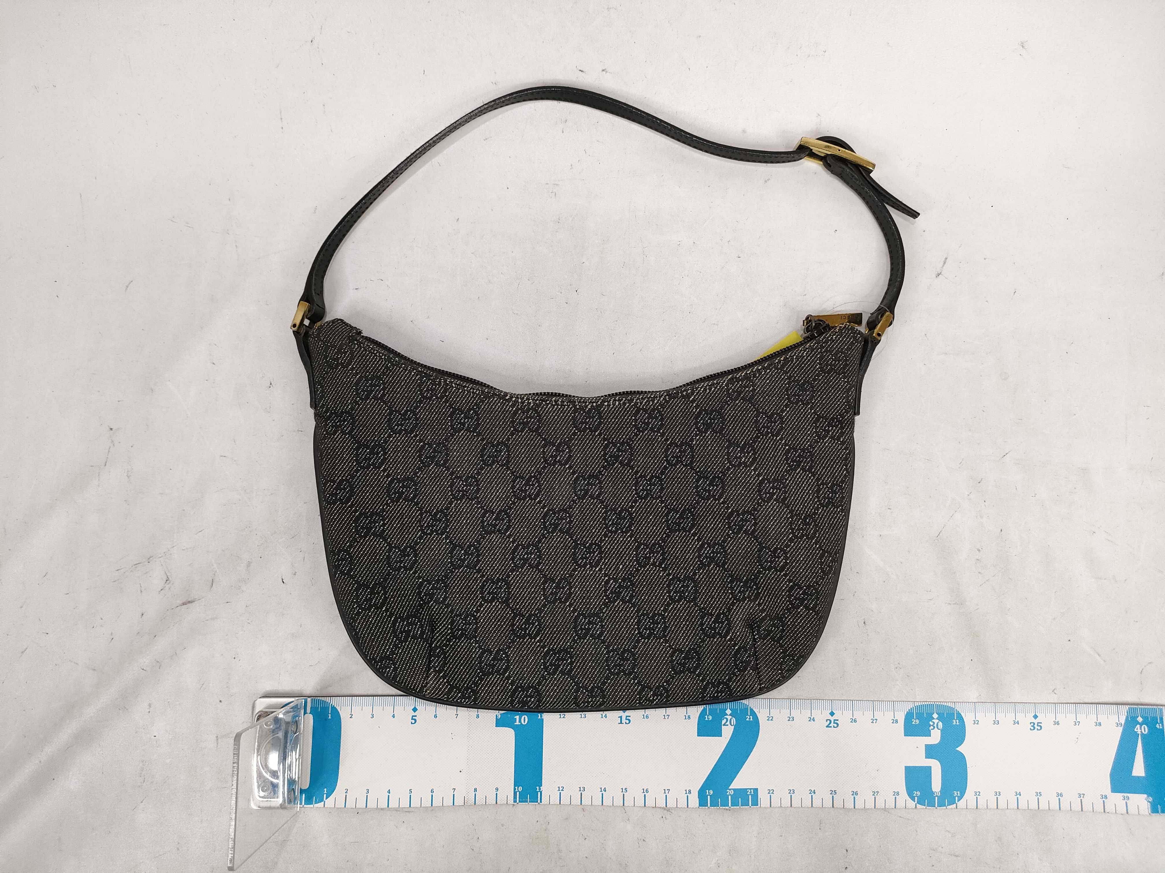 GG Canvas 32160 One-Shoulder Pouch Handbag — view 2