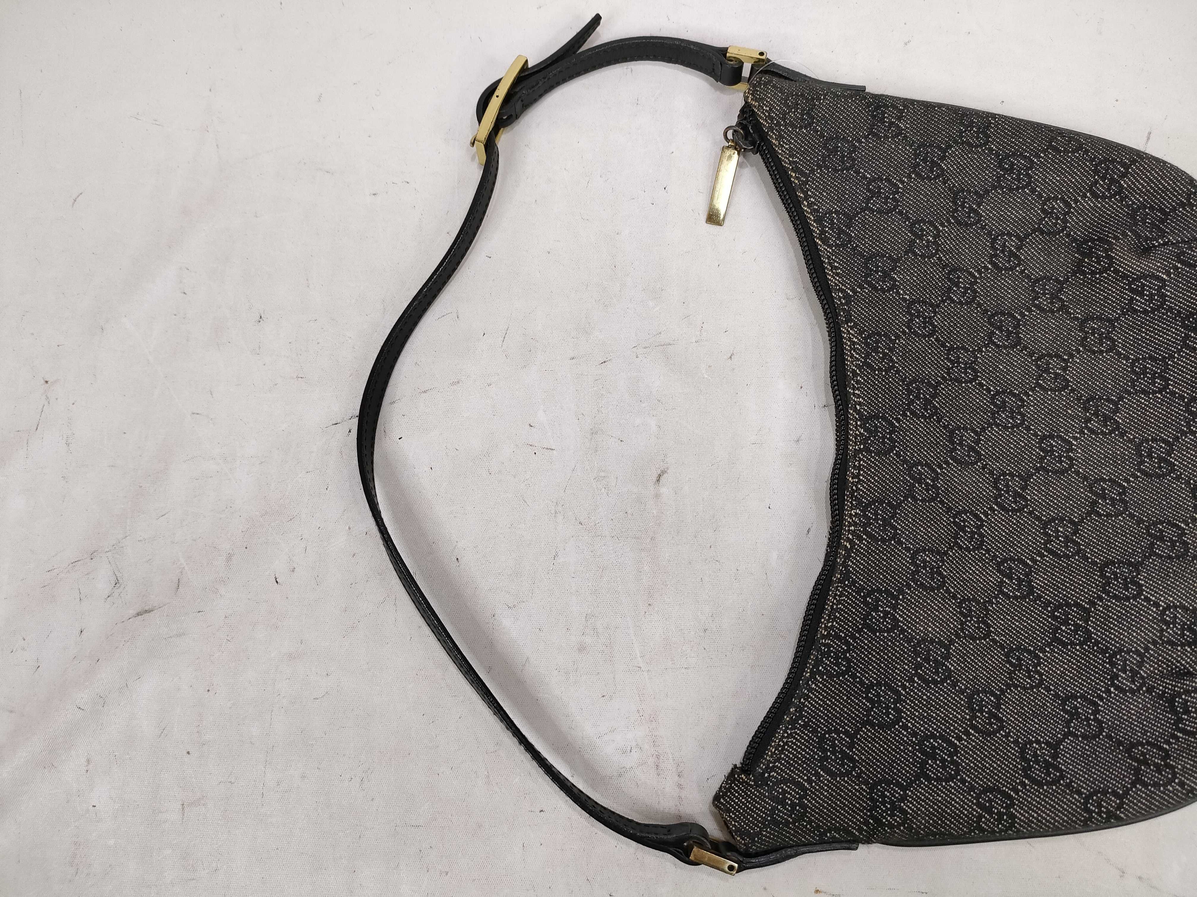 GG Canvas 32160 One-Shoulder Pouch Handbag — view 3