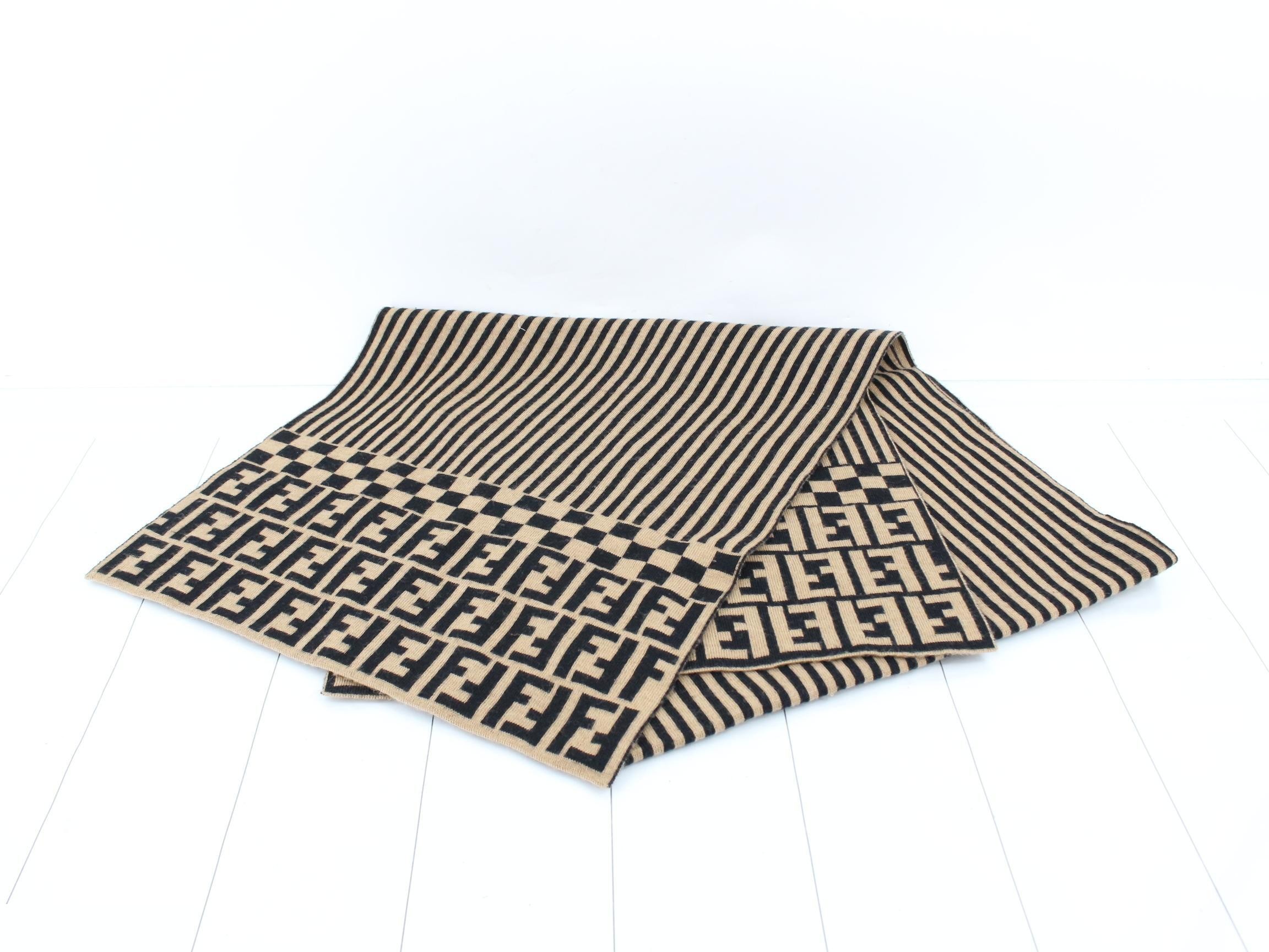Other lines: Small items, accessories, wool scarves — view 2
