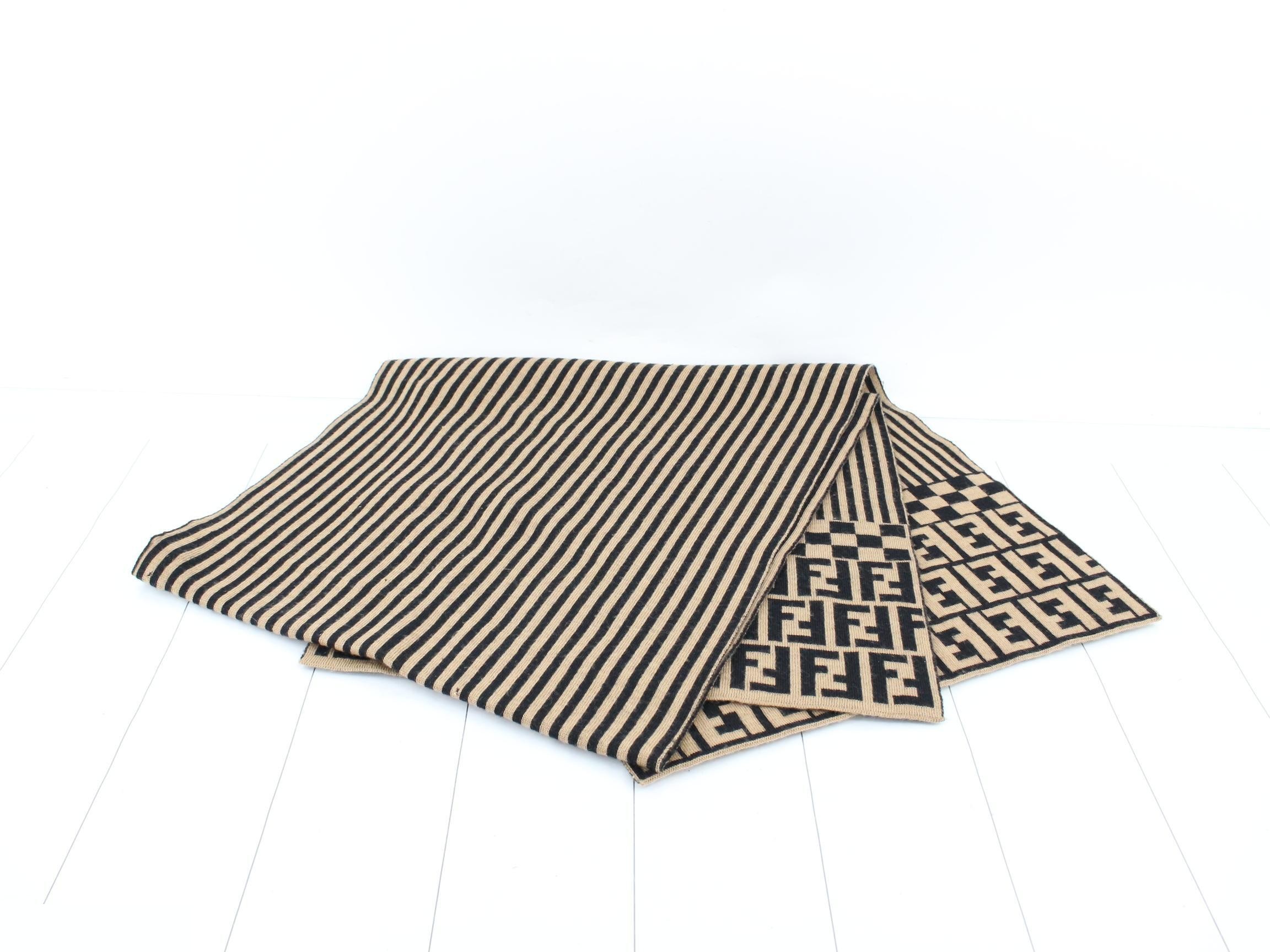 Other lines: Small items, accessories, wool scarves — view 3