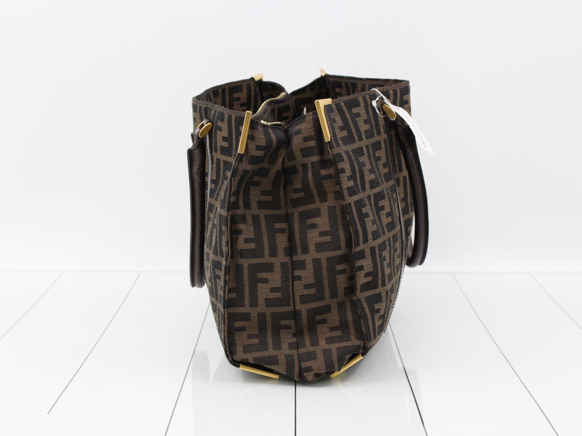 handbag — view 4