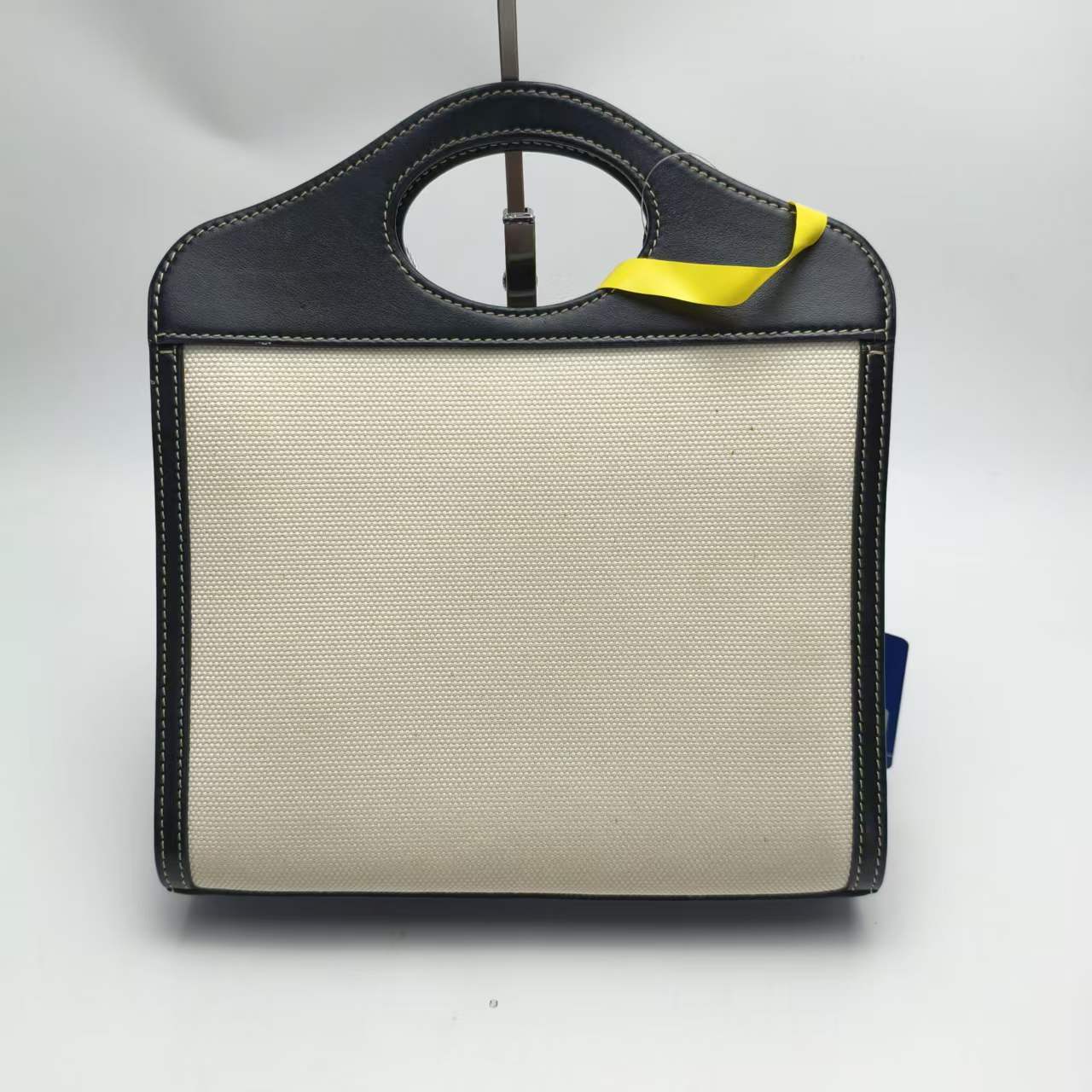 【*Shipped from: China*】BURBERRY Pocket Canvas Shoulder Bag — view 3