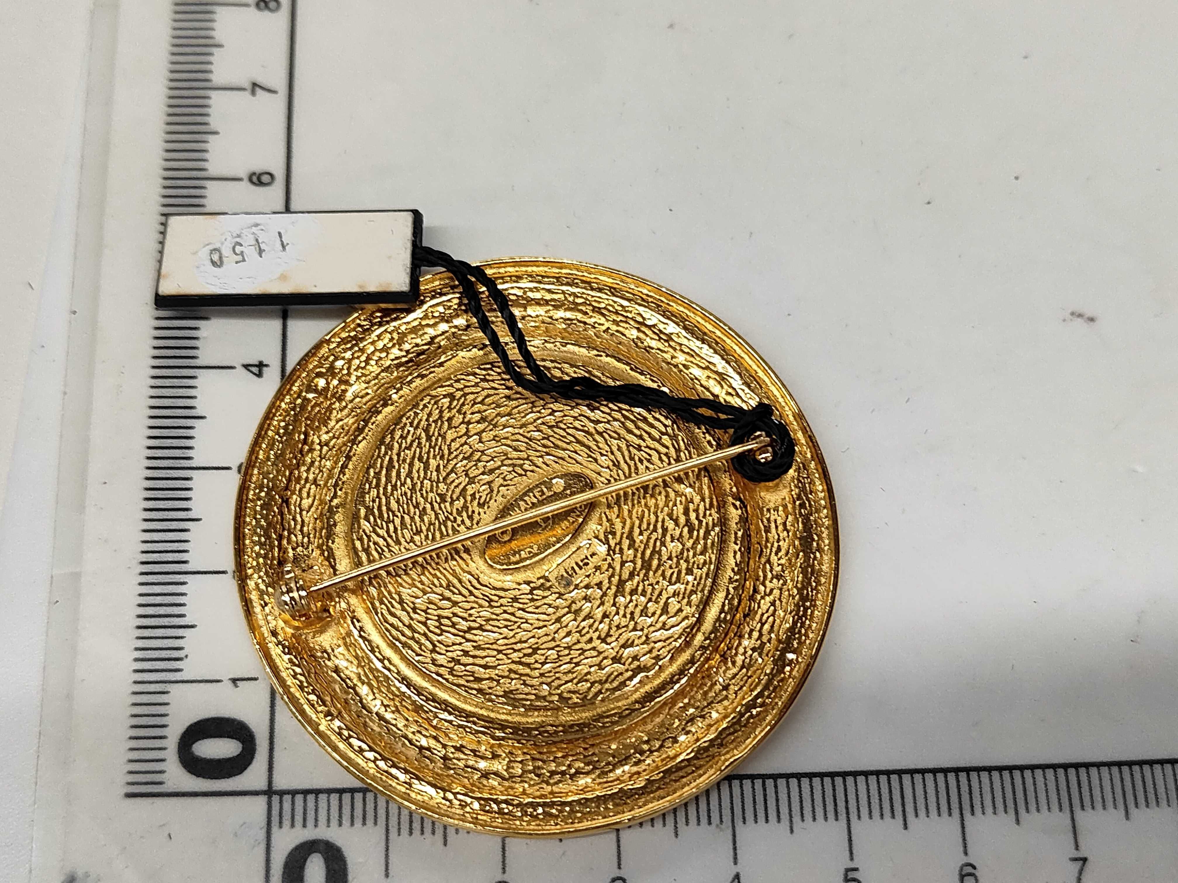 brooch — view 4