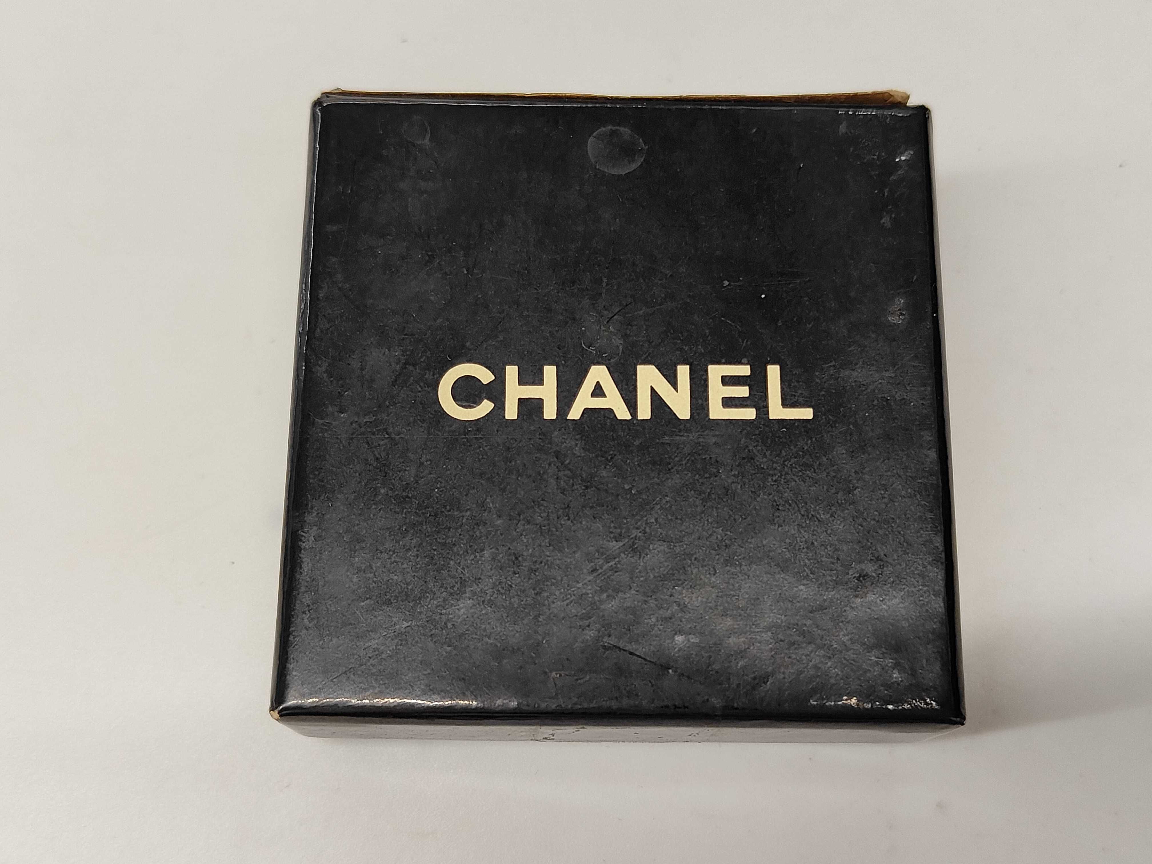 brooch — view 5