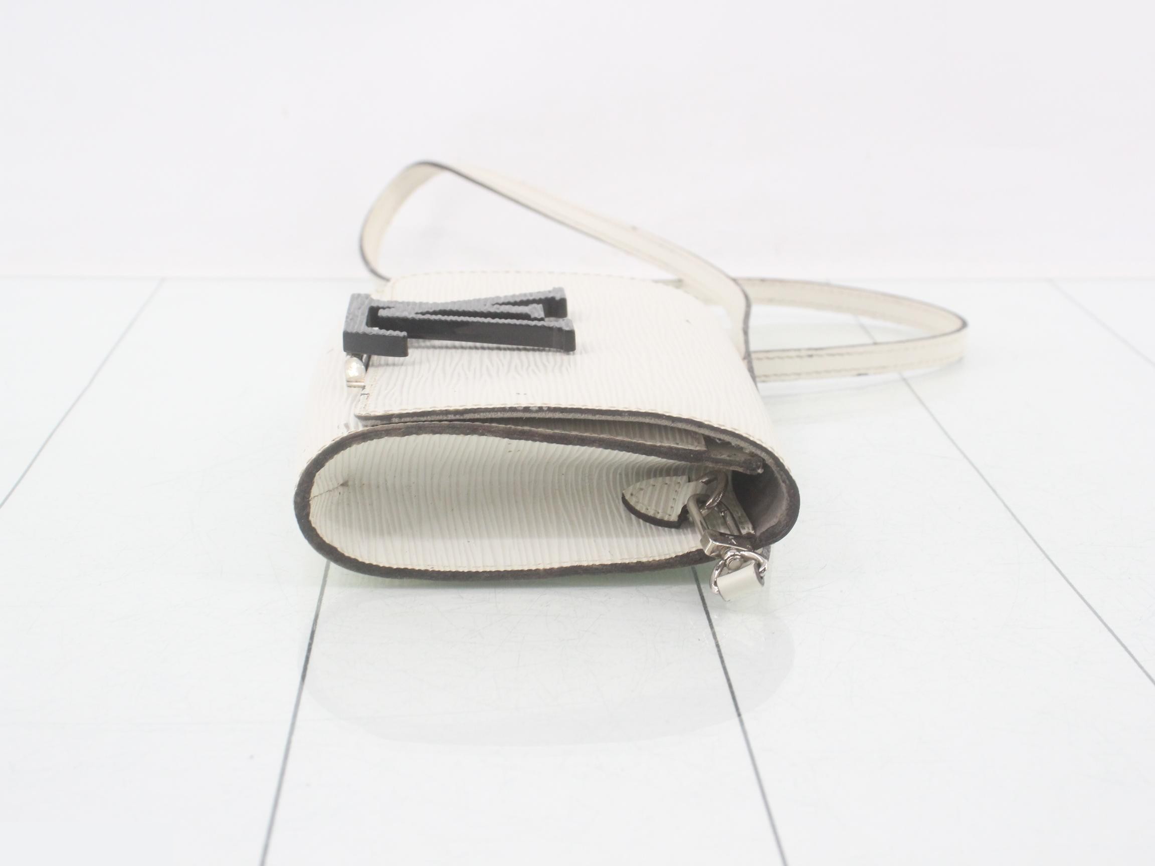 Epi Pochette Louise PM — view 3
