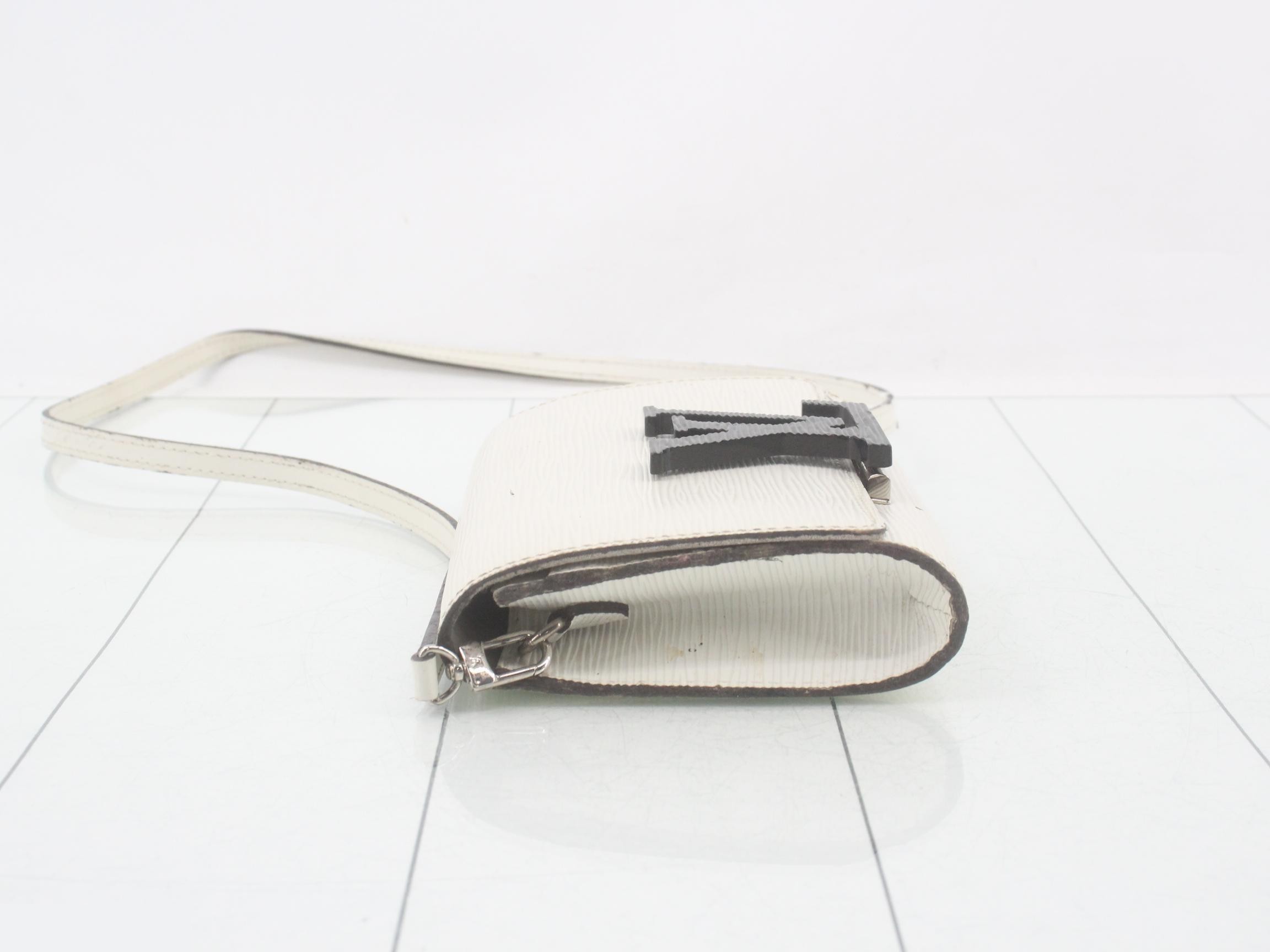 Epi Pochette Louise PM — view 4