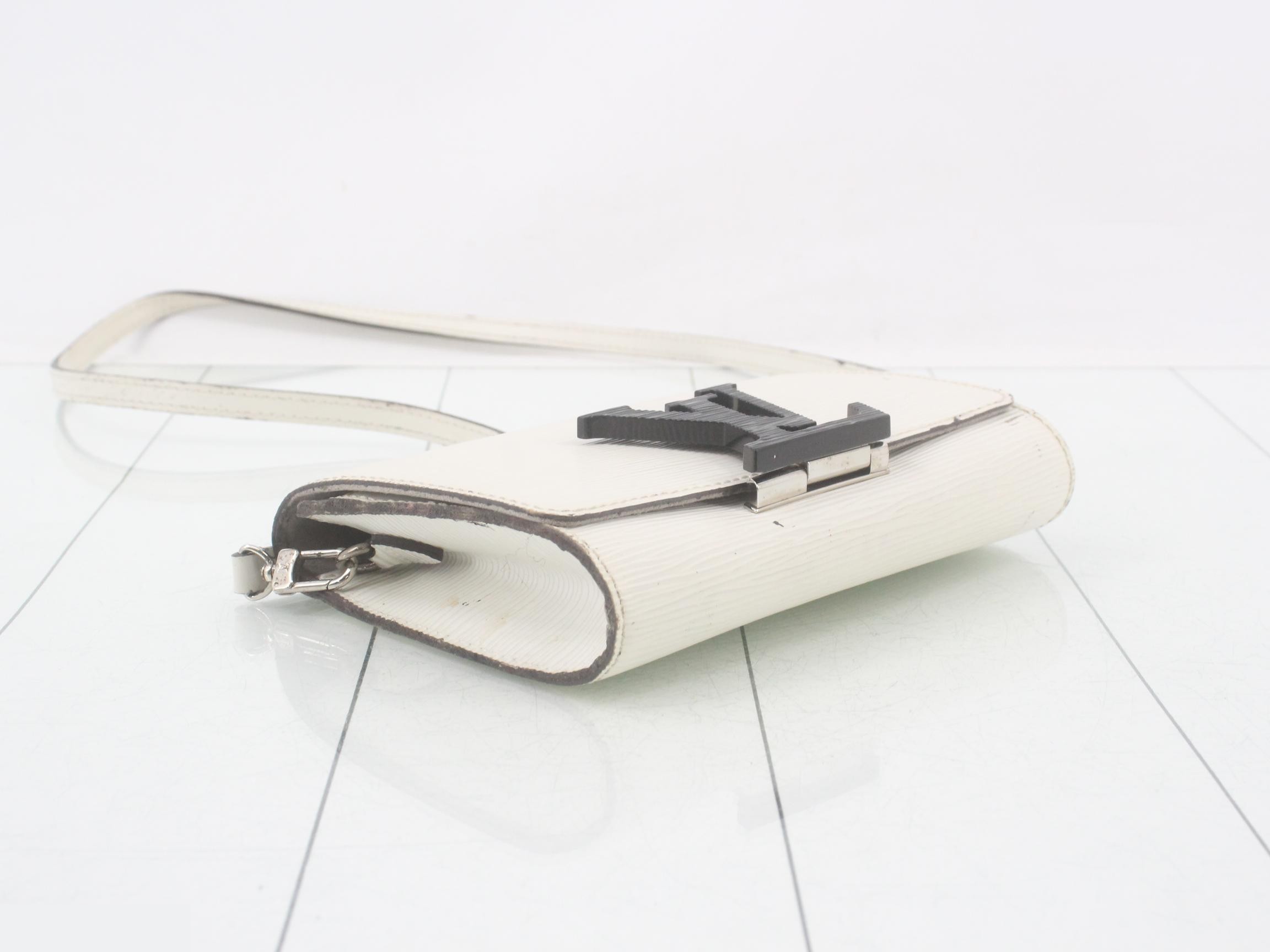 Epi Pochette Louise PM — view 5