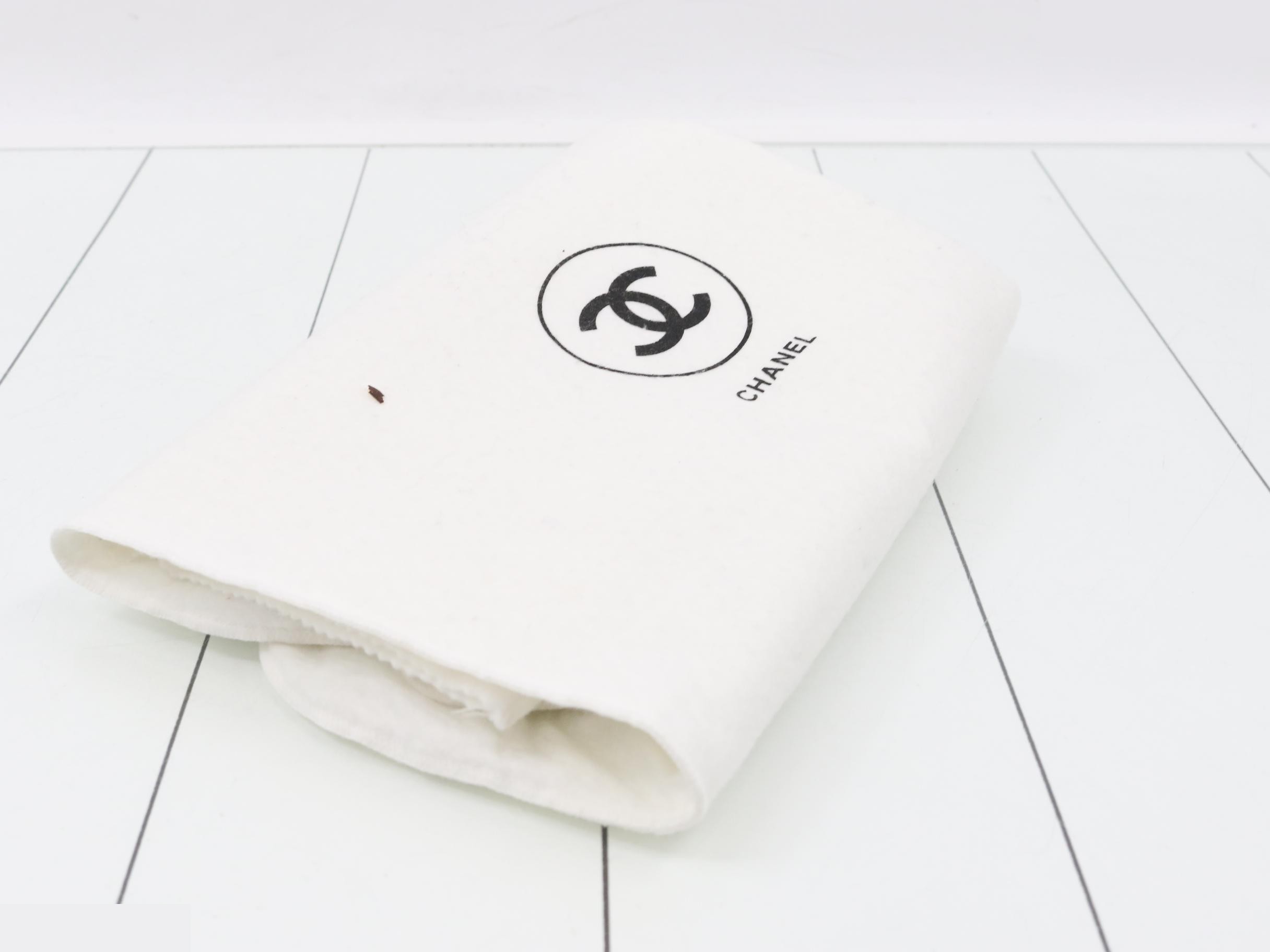 Classic chain clutch, lambskin, 2nd generation. — view 7