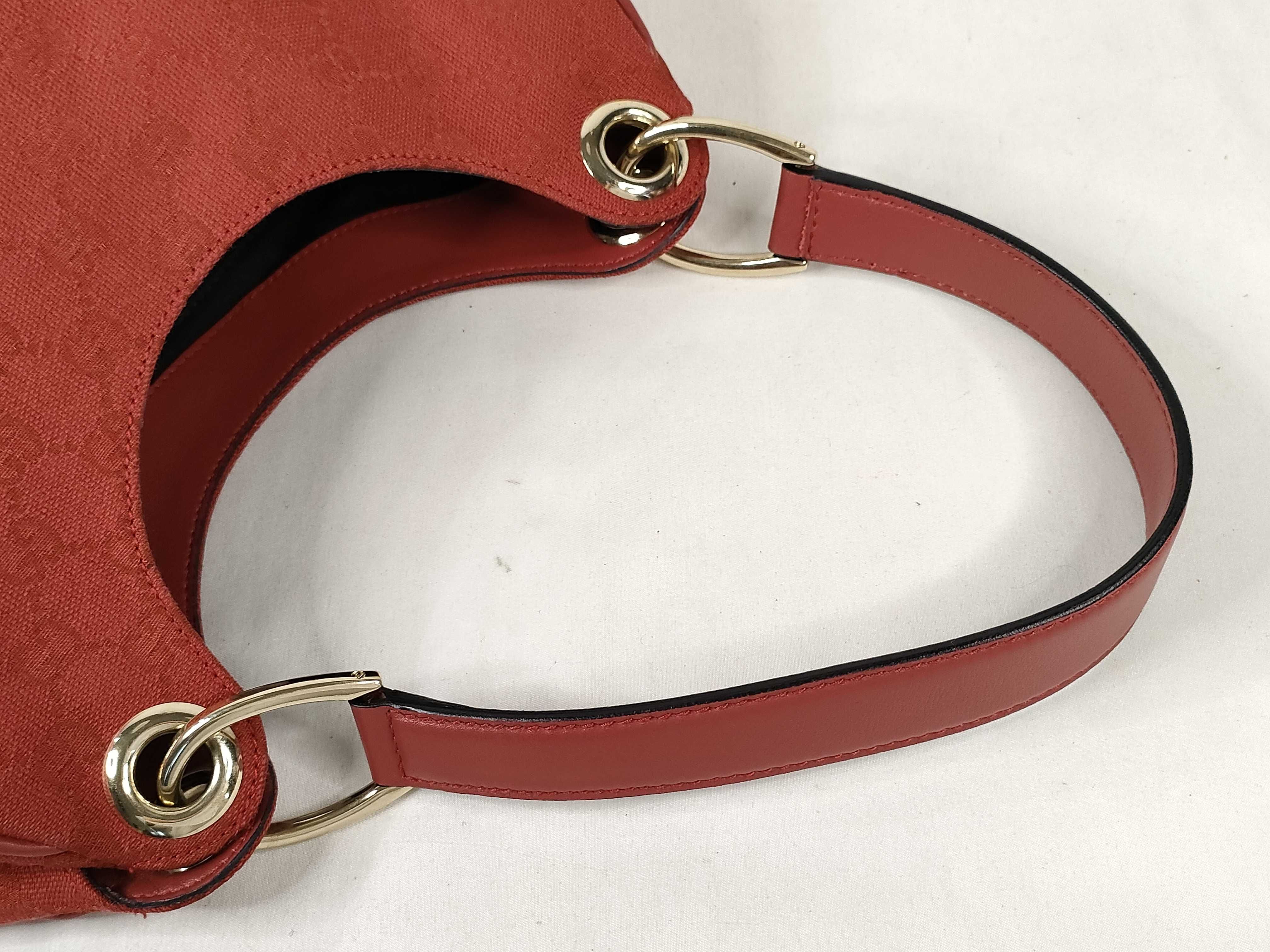 GG Canvas Shoulder Bag — view 3