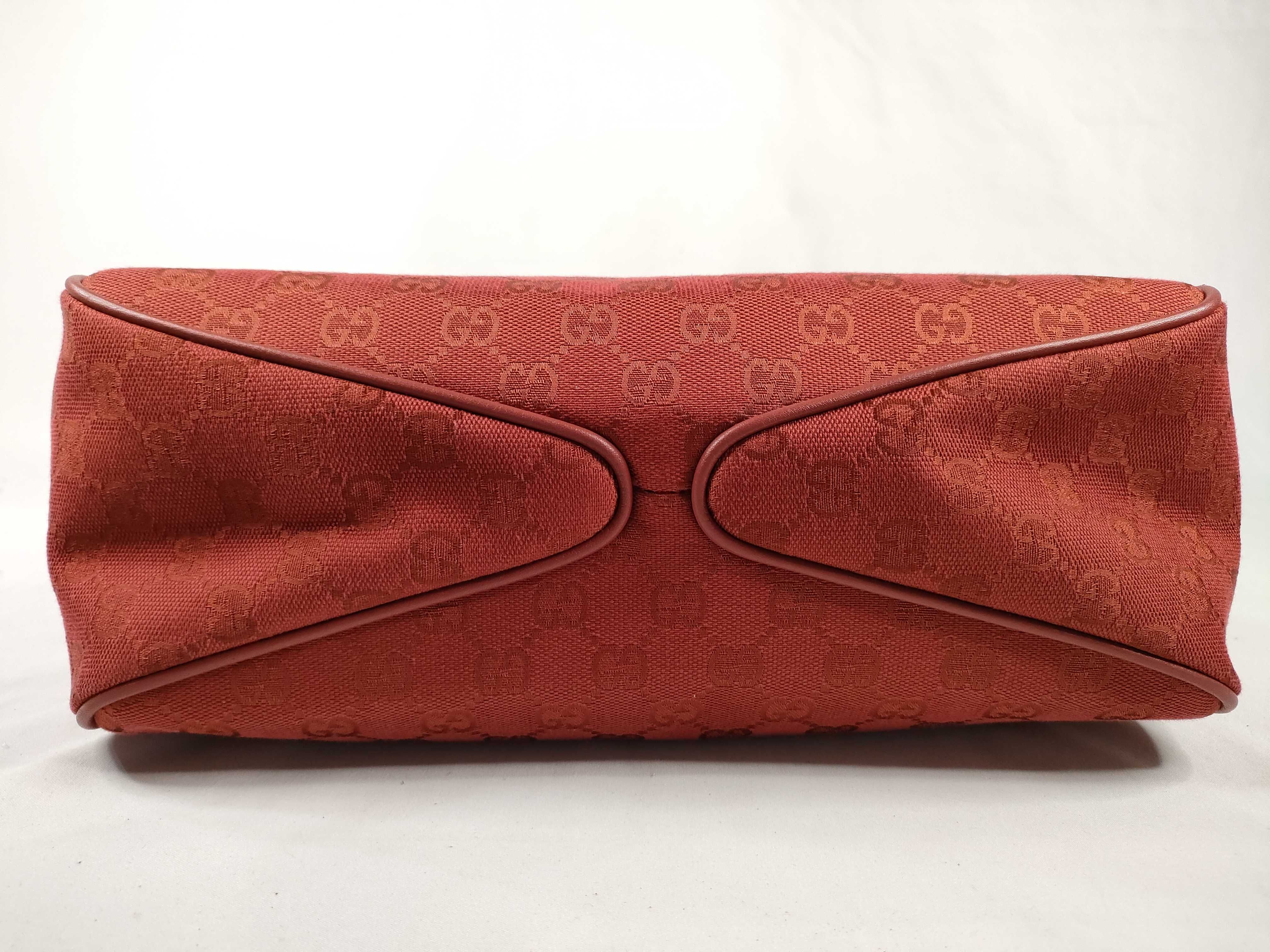 GG Canvas Shoulder Bag — view 7