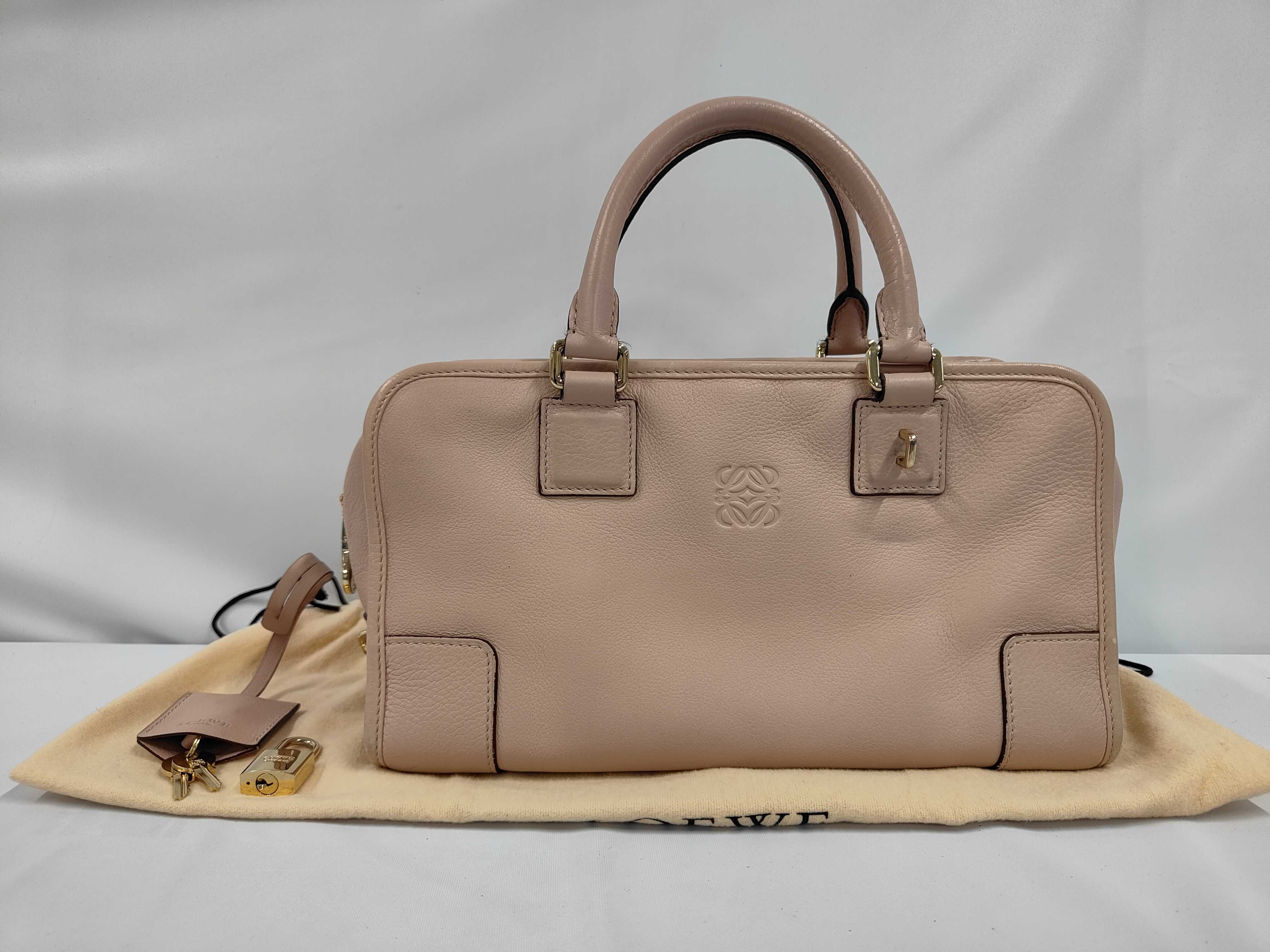 Amazona 28 Handbag. Accessories: Padlock, dust bag.