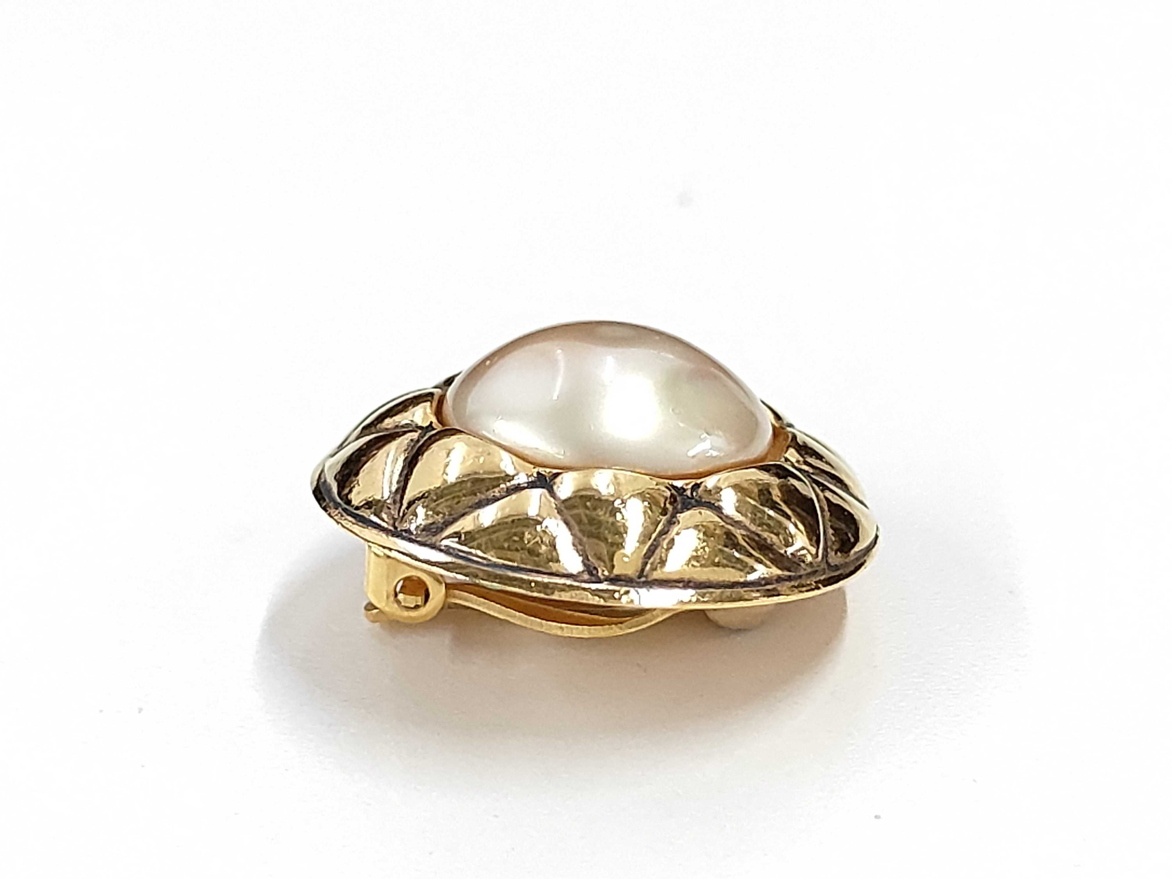 earring (single earring) — view 2