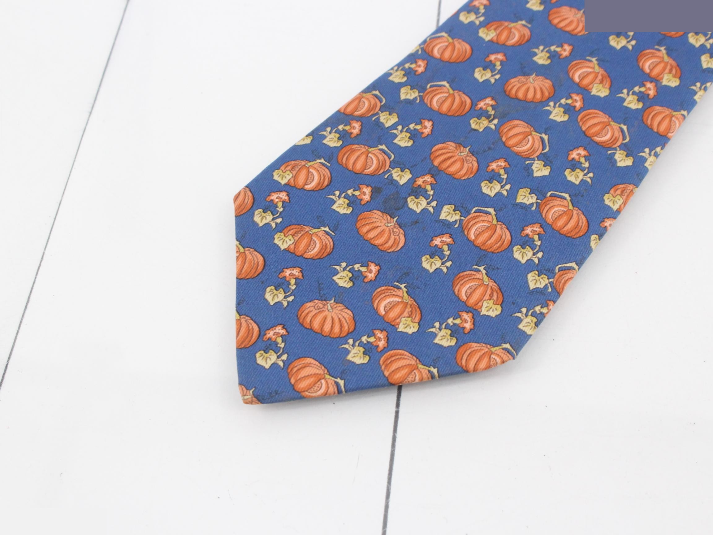 silk tie, pumpkin pattern — view 3