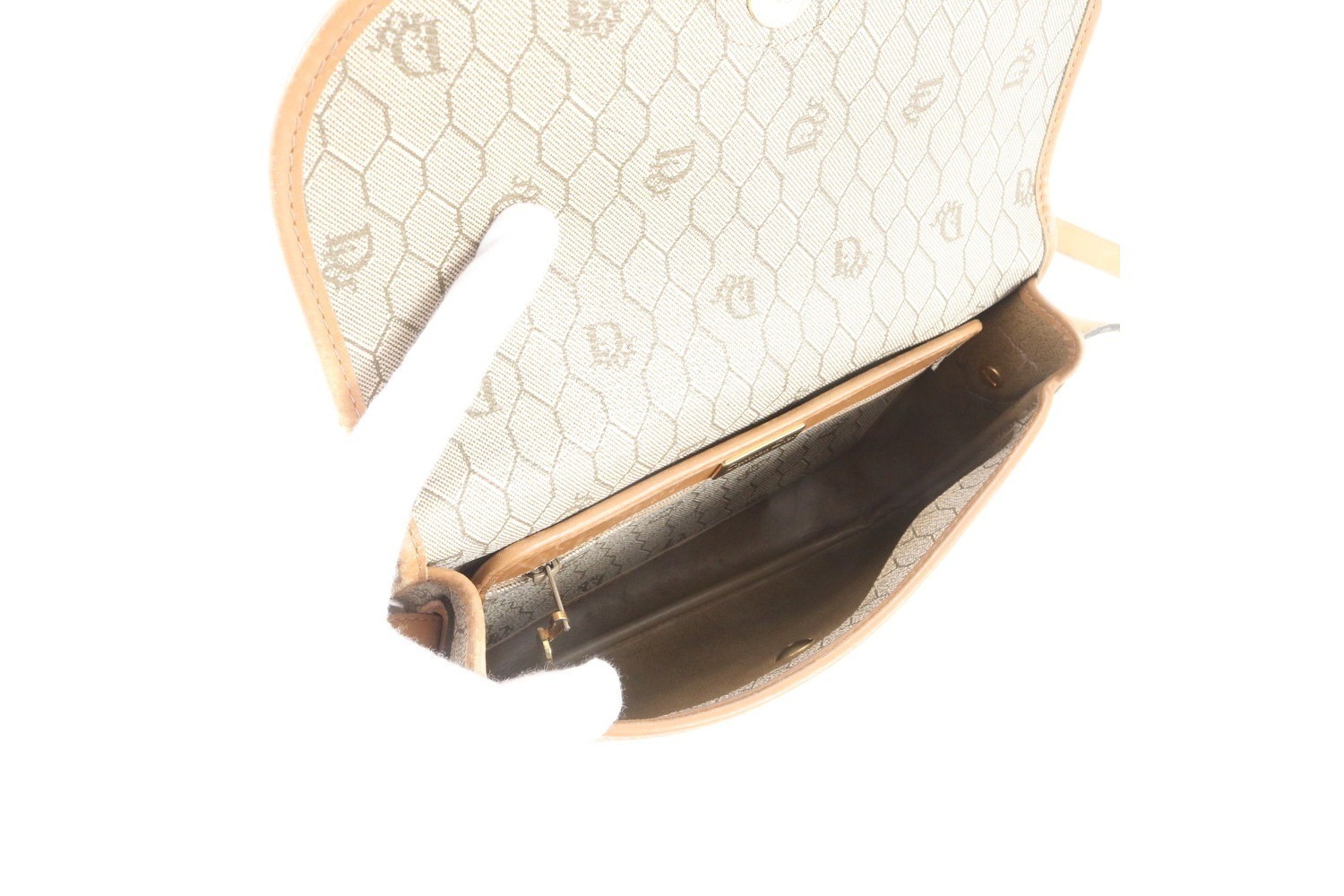Honeycomb pattern leather shoulder bag — view 7