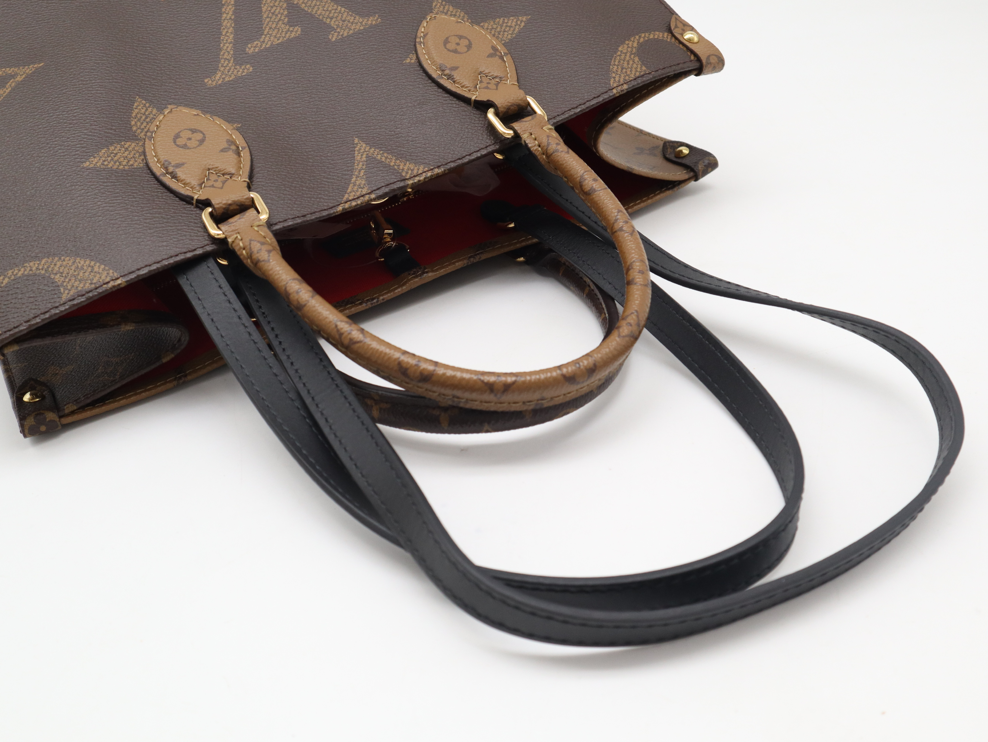 M45321 Monogram Giant Reverse OnTheGo MM RFID-tested tote bag with dust bag. — view 6