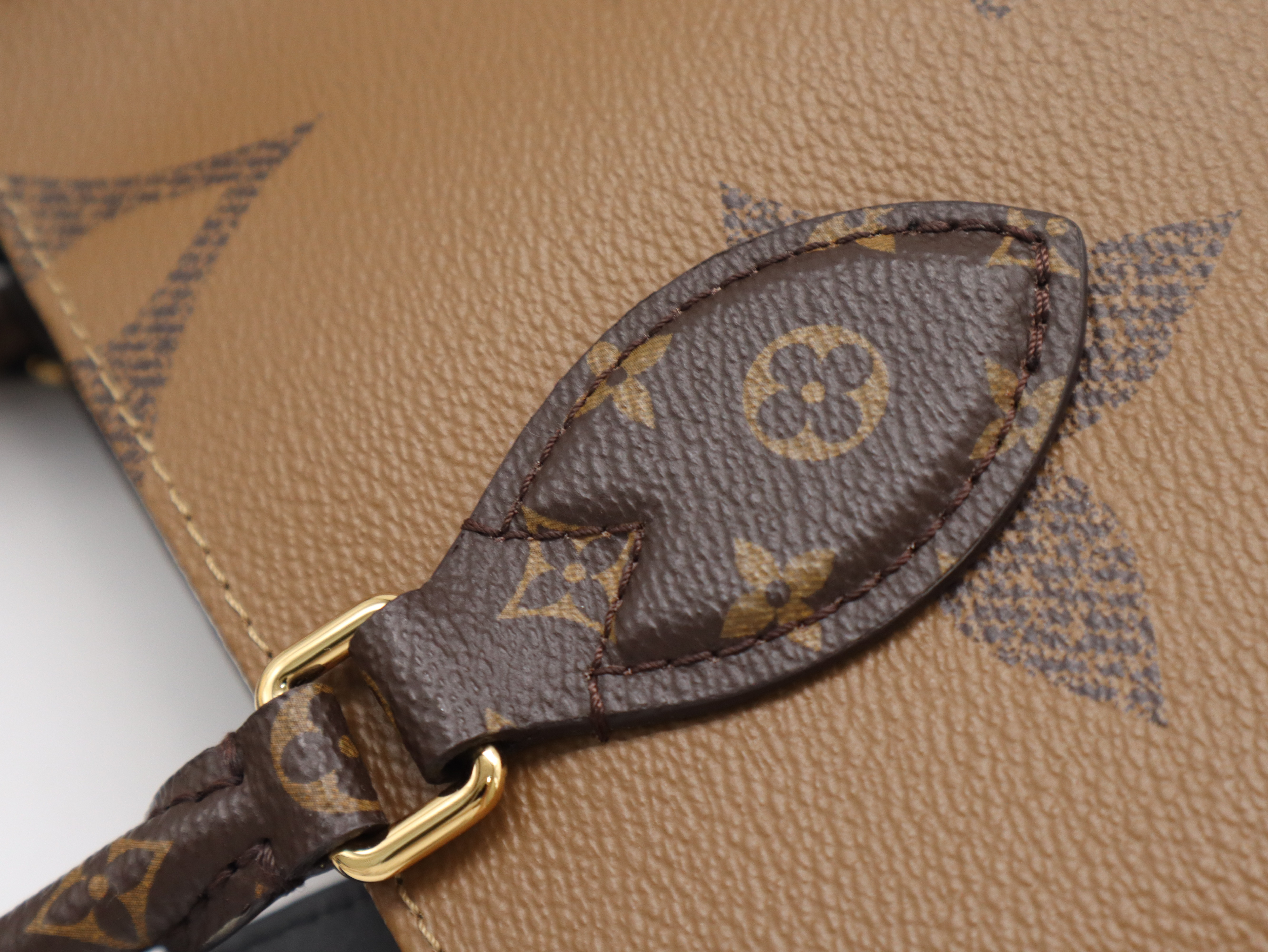 M45321 Monogram Giant Reverse OnTheGo MM RFID-tested tote bag with dust bag. — view 8
