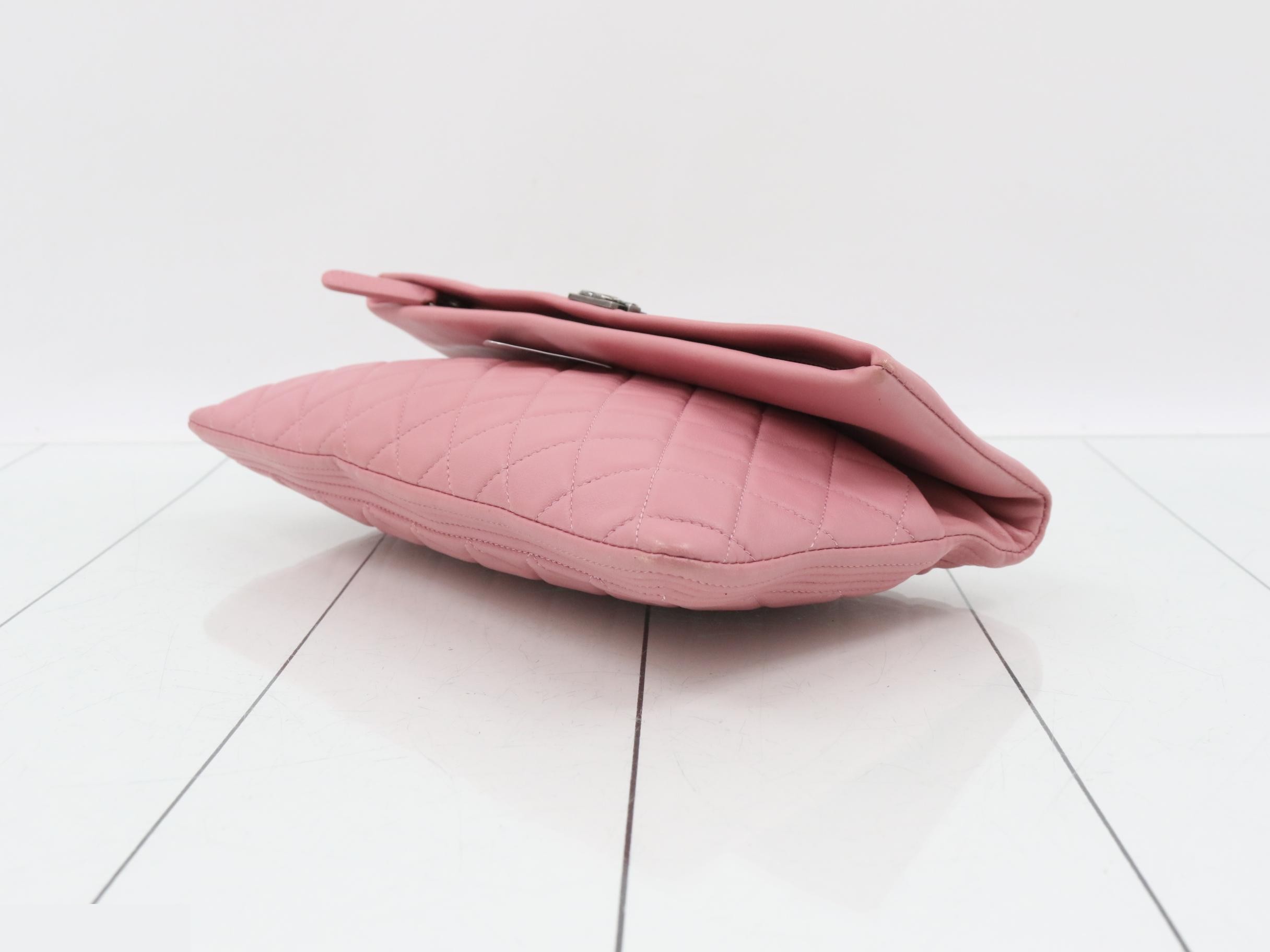 Boy Chanel clutch bag, lambskin, pink — view 6