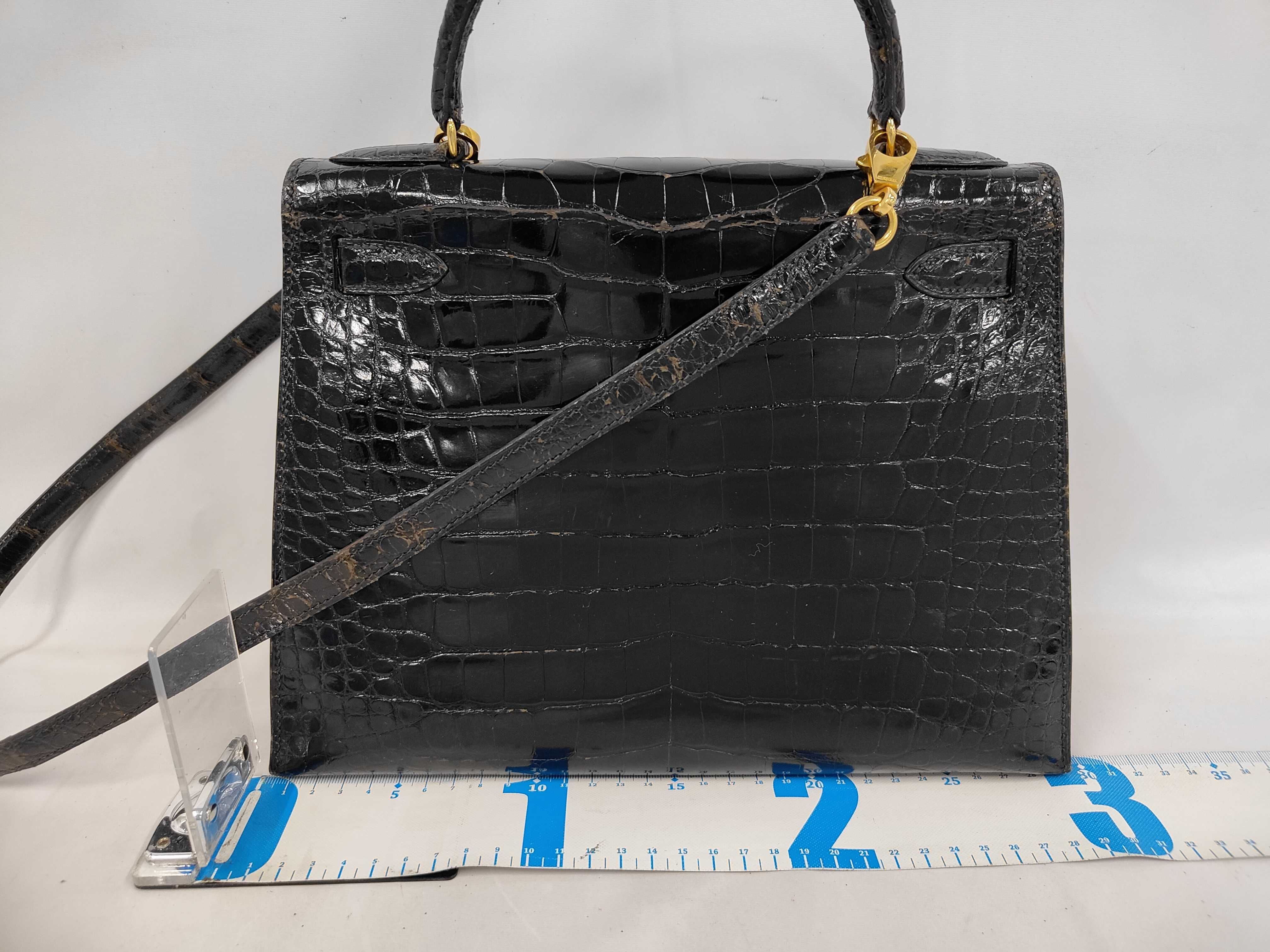 Kelly 28 Sellier Alligator Black Gold Hardware R Stamp Handbag — view 2