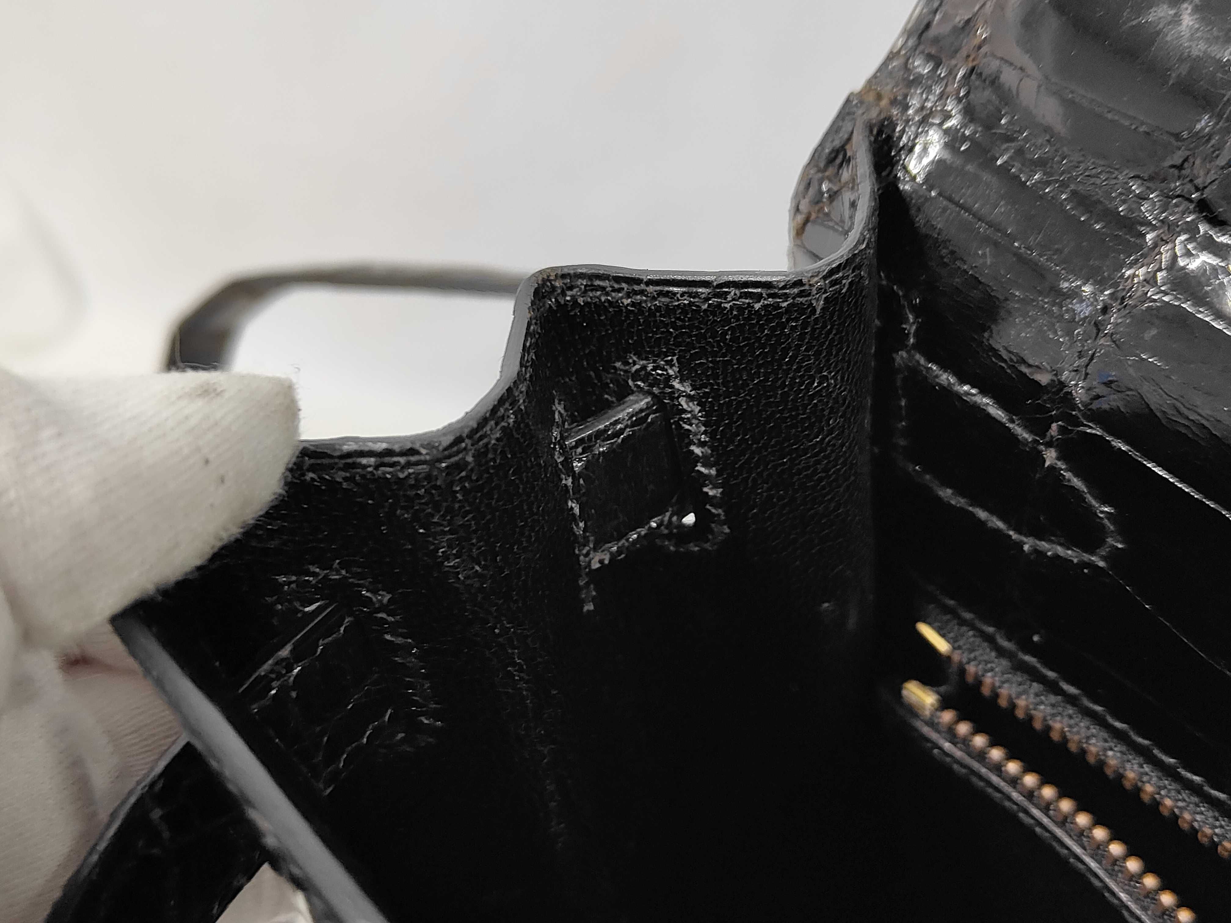 Kelly 28 Sellier Alligator Black Gold Hardware R Stamp Handbag — view 9