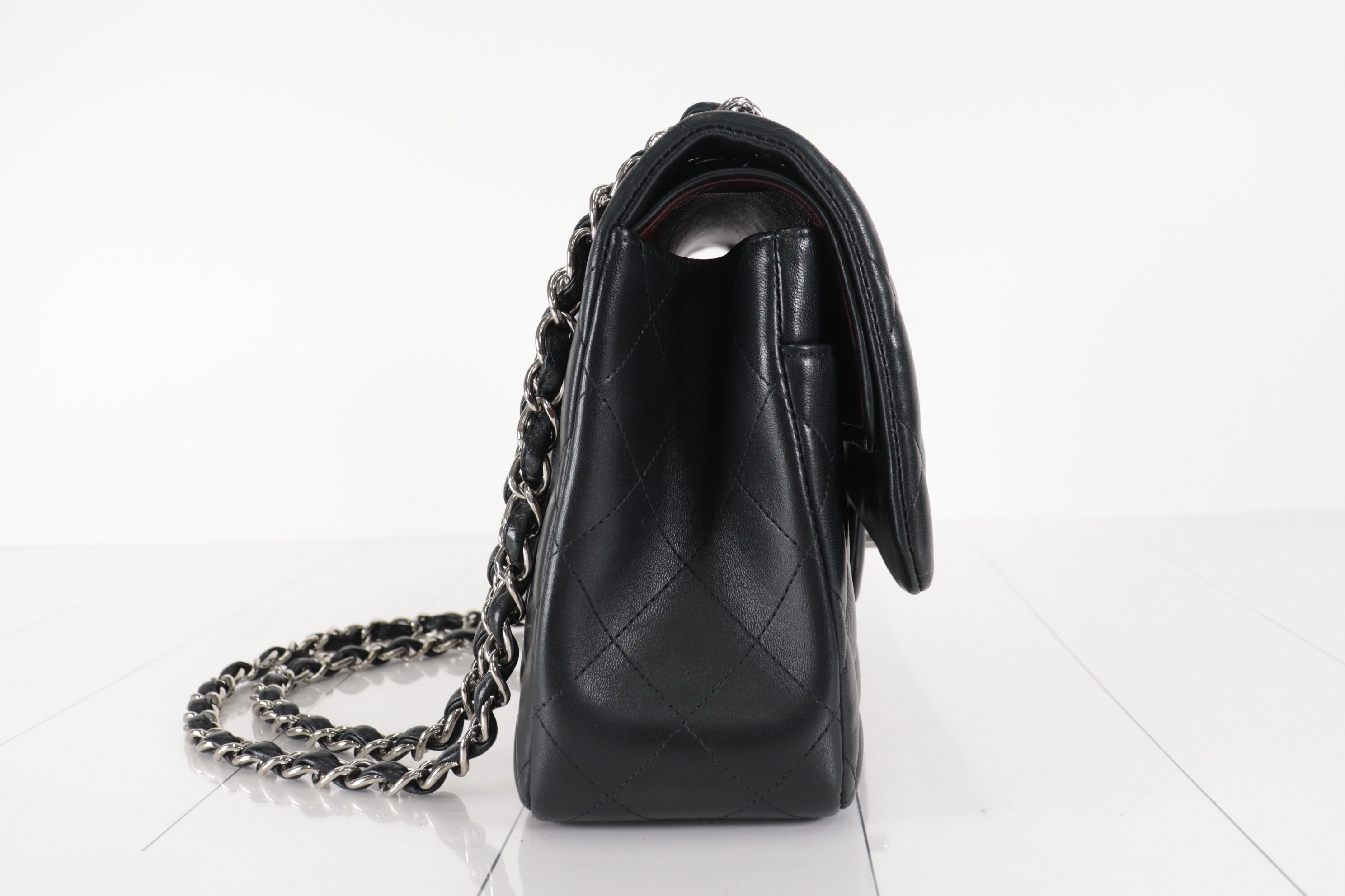 Double flap 30, lambskin, chain shoulder bag, silver hardware, 15 series. — view 3