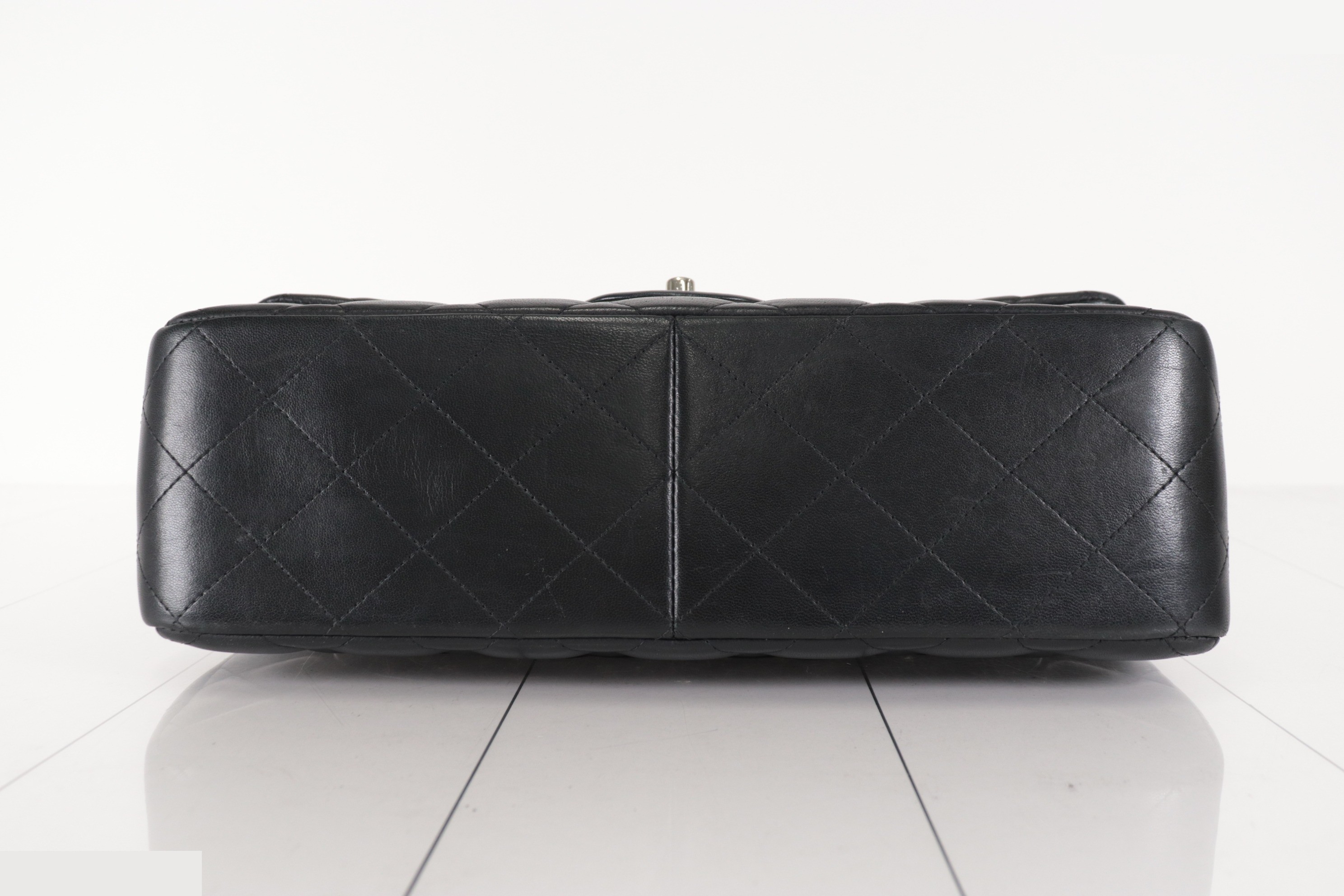 Double flap 30, lambskin, chain shoulder bag, silver hardware, 15 series. — view 7