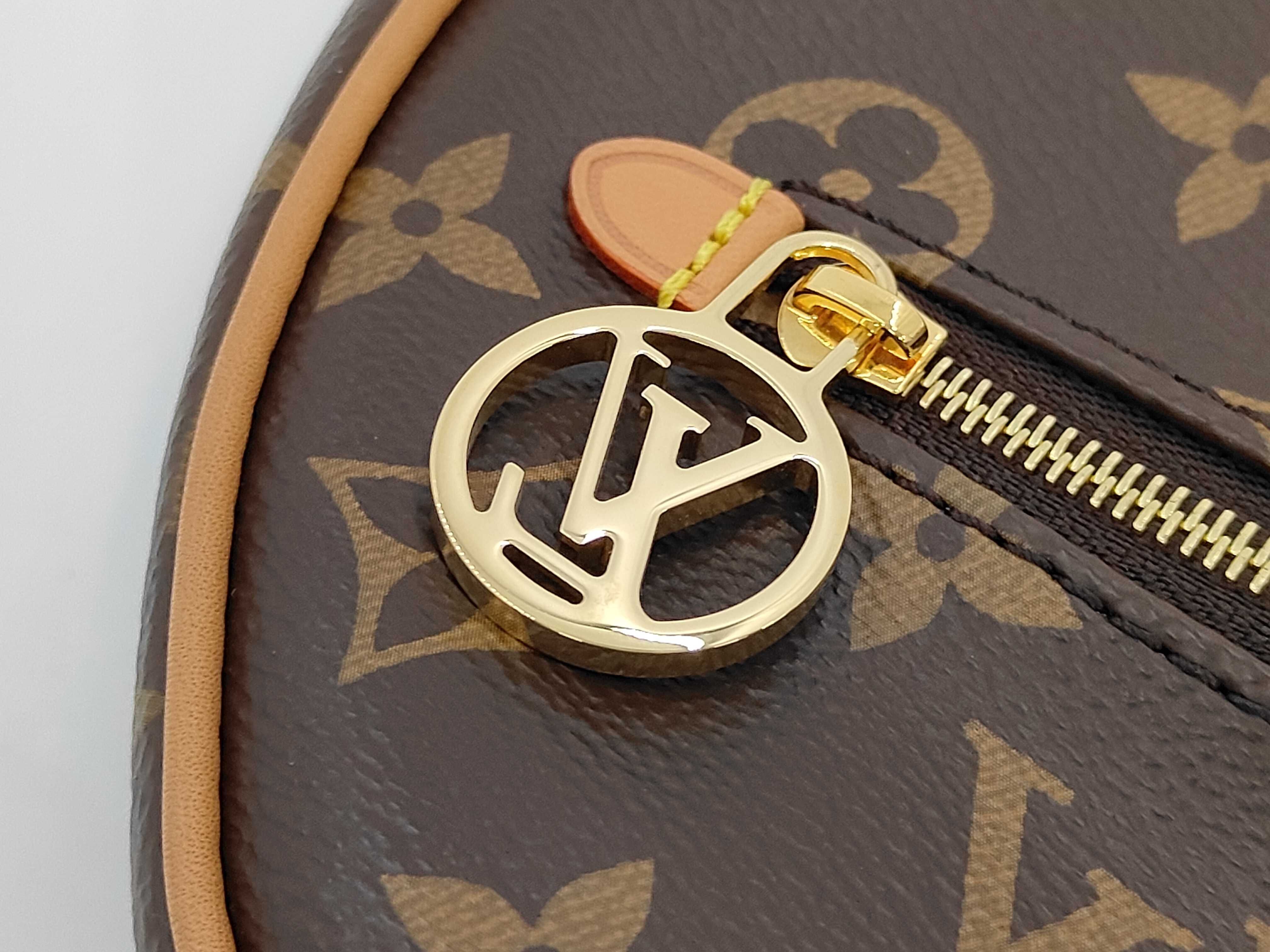 Loop Monogram M81098 Shoulder Bag — view 11