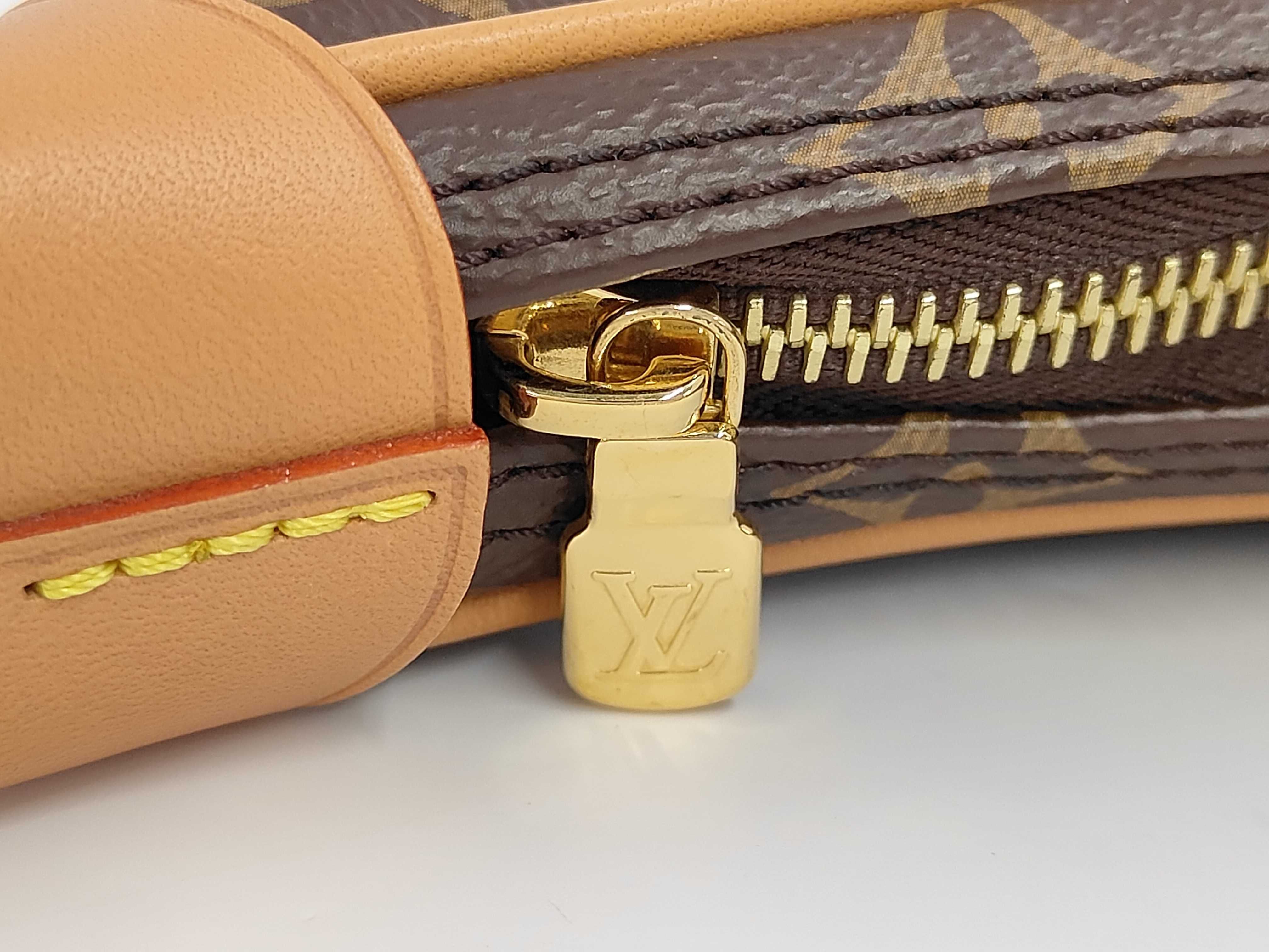 Loop Monogram M81098 Shoulder Bag — view 8