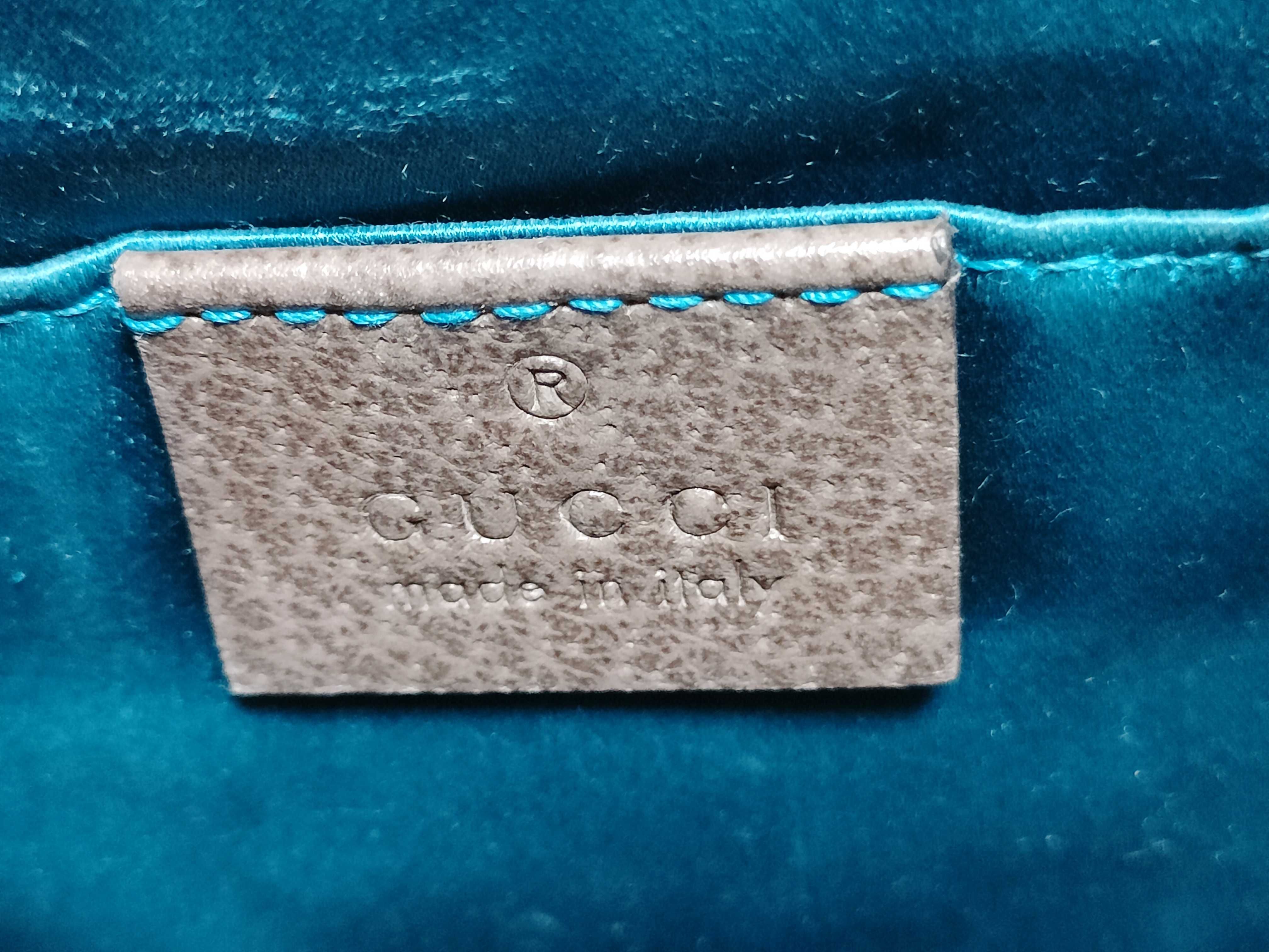 GG Supreme Shoulder Bag — view 11