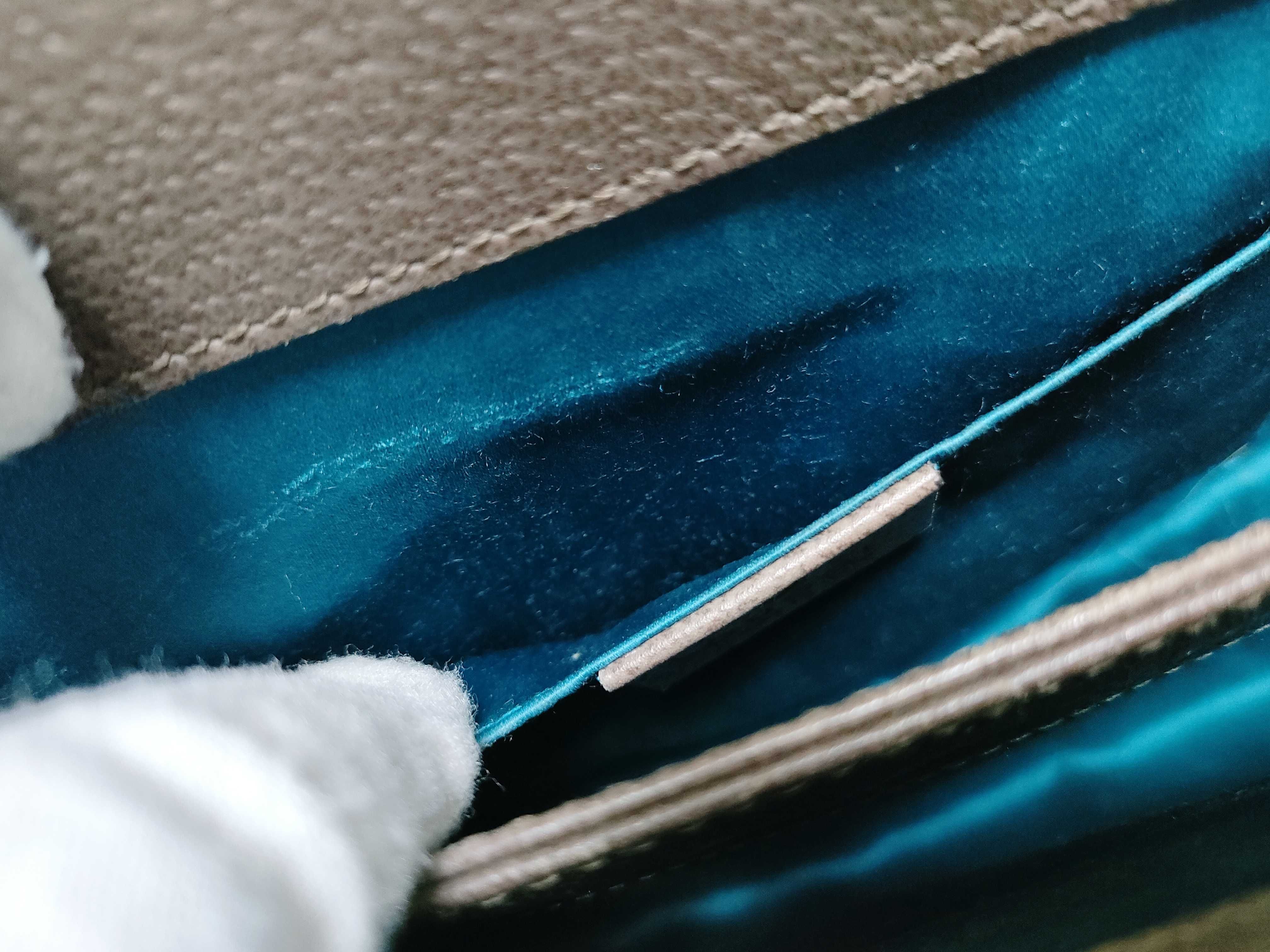 GG Supreme Shoulder Bag — view 10
