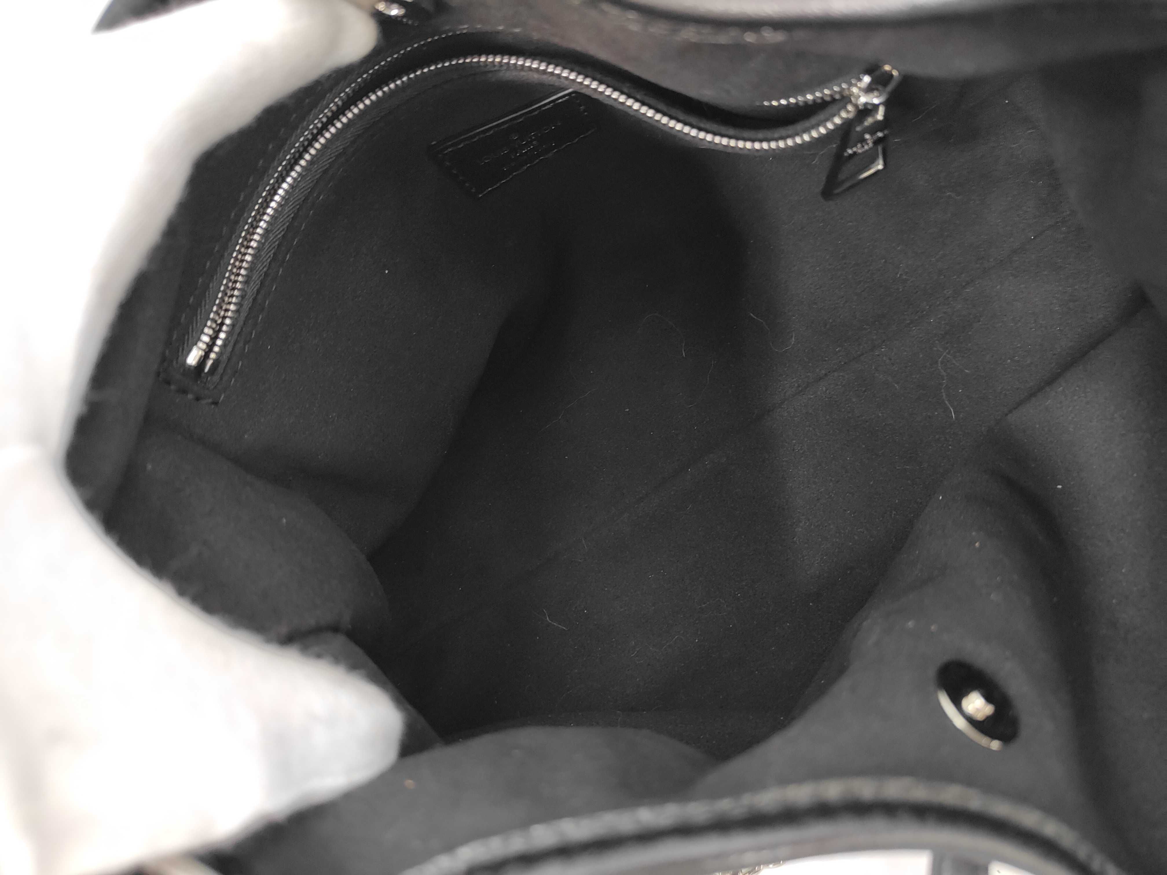 Monogram Carryall Cargo Vibe PM Black Leather Shoulder Bag — view 8