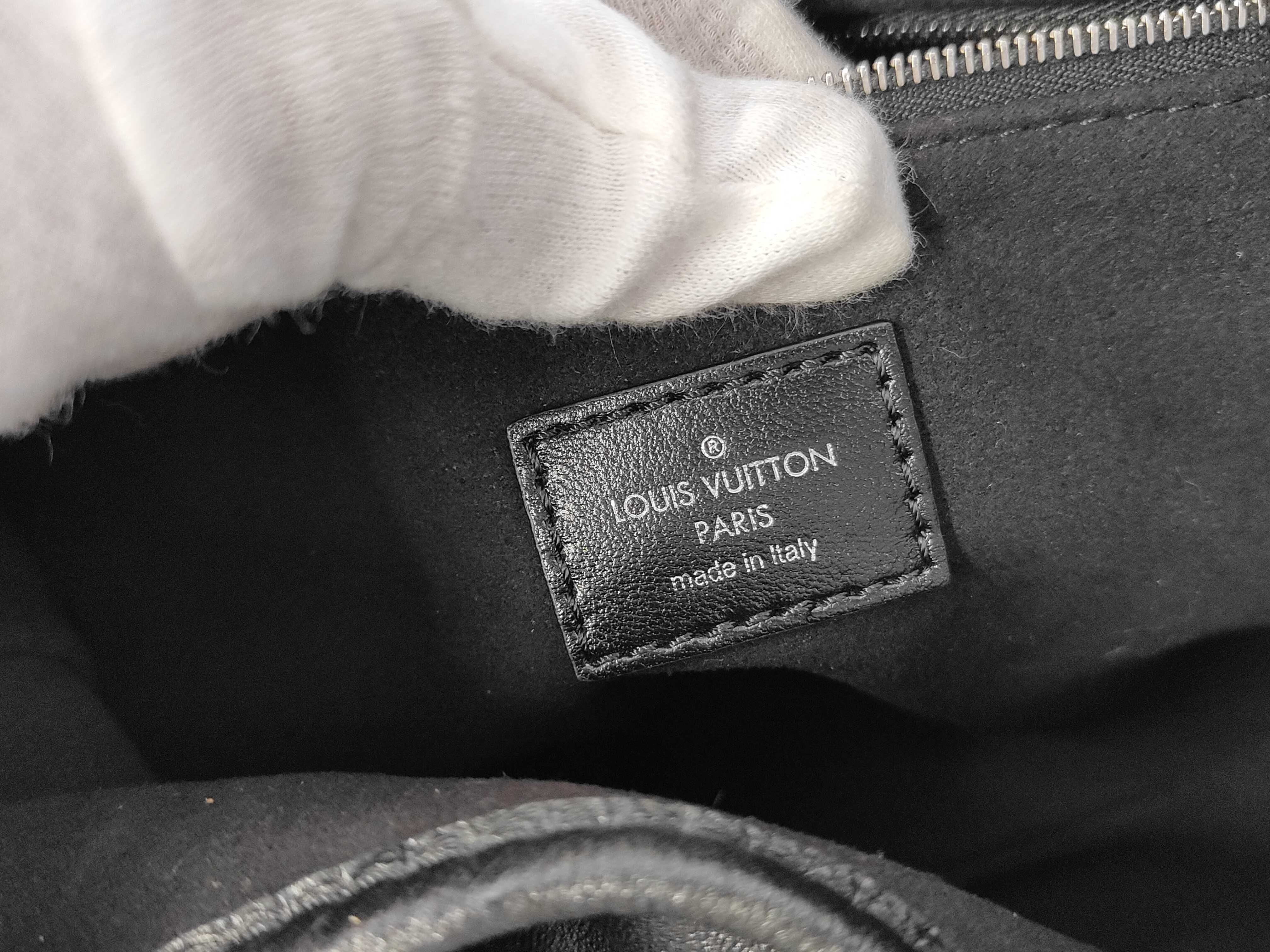 Monogram Carryall Cargo Vibe PM Black Leather Shoulder Bag — view 9