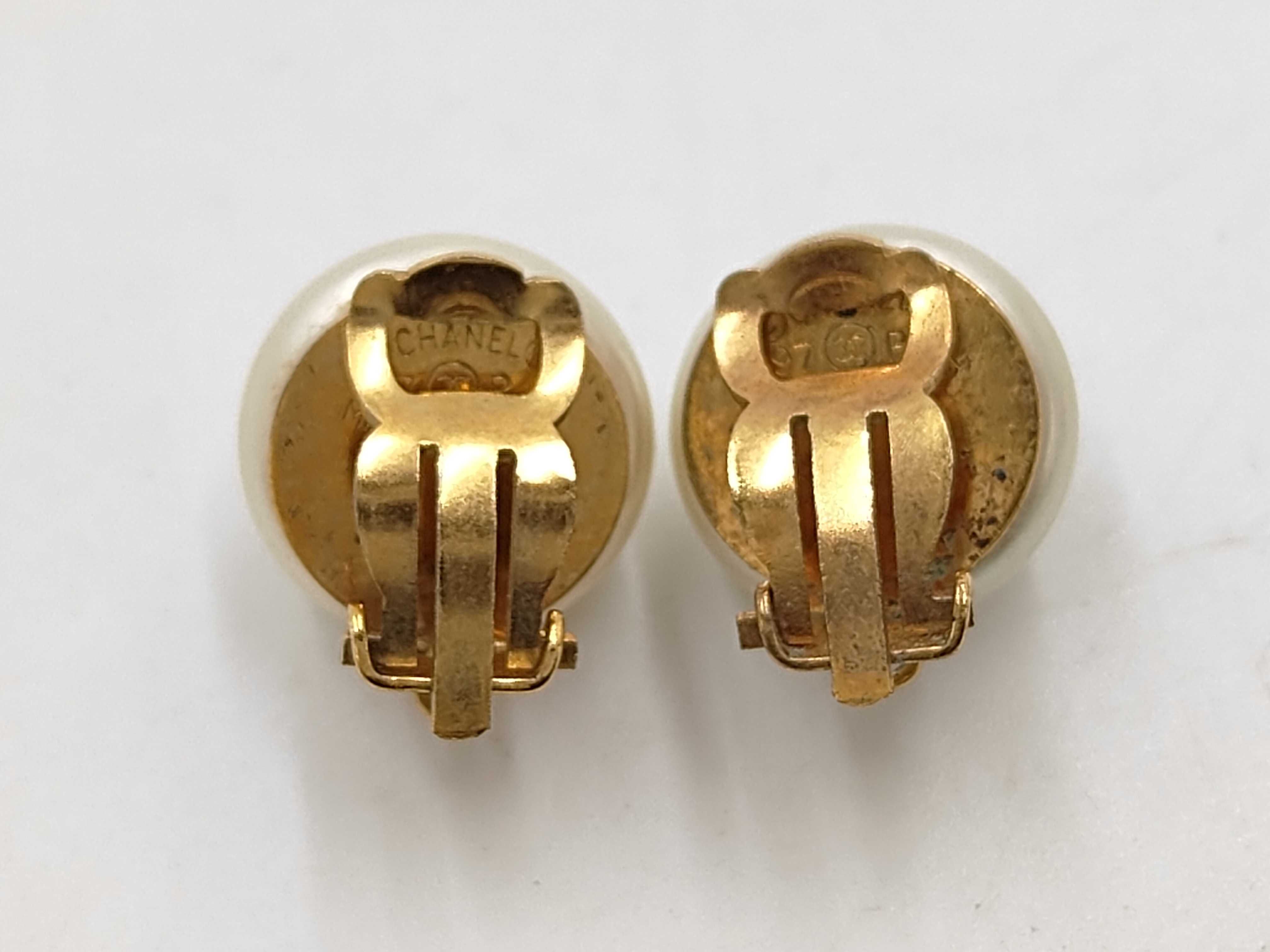 Coco Mark Earrings, Alloy, Imitation Pearl, Size 97P — view 2