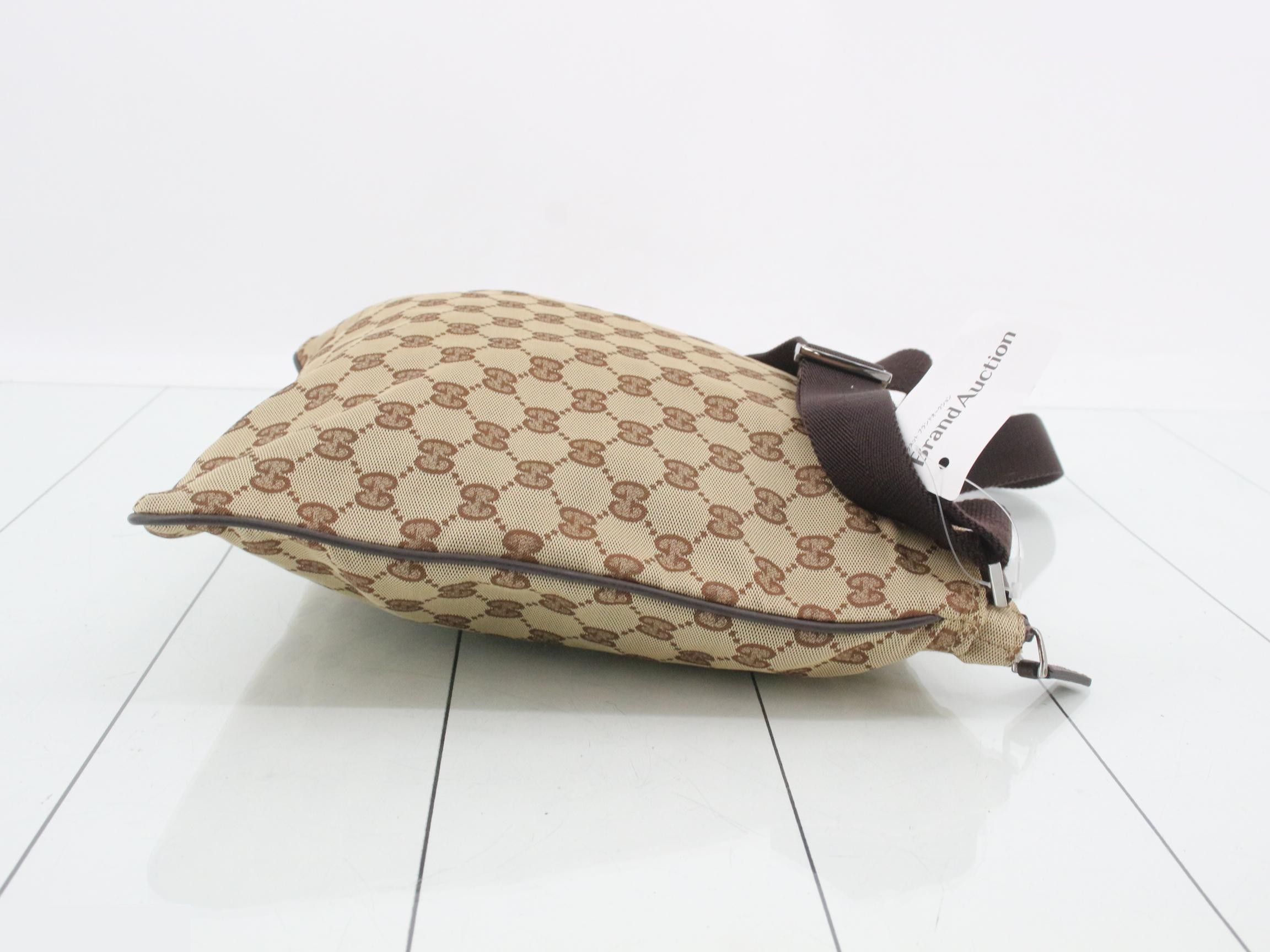 GG Canvas Shoulder Bag — view 3