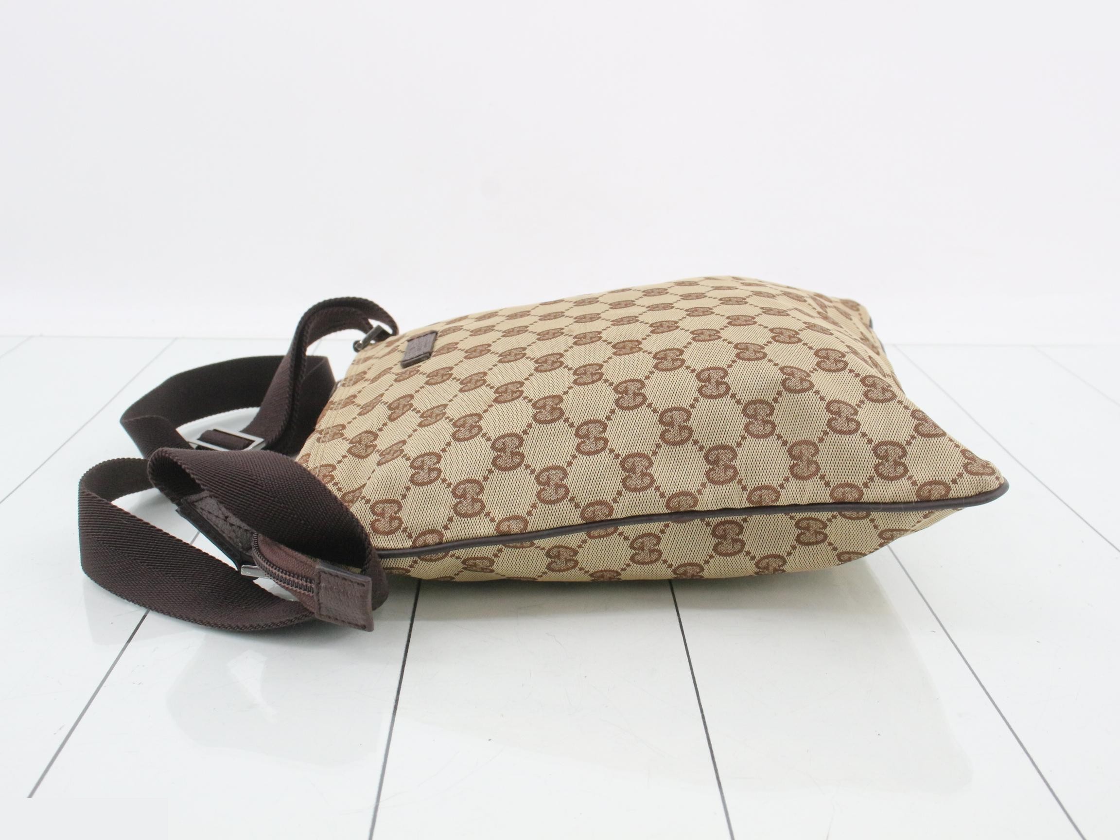 GG Canvas Shoulder Bag — view 4