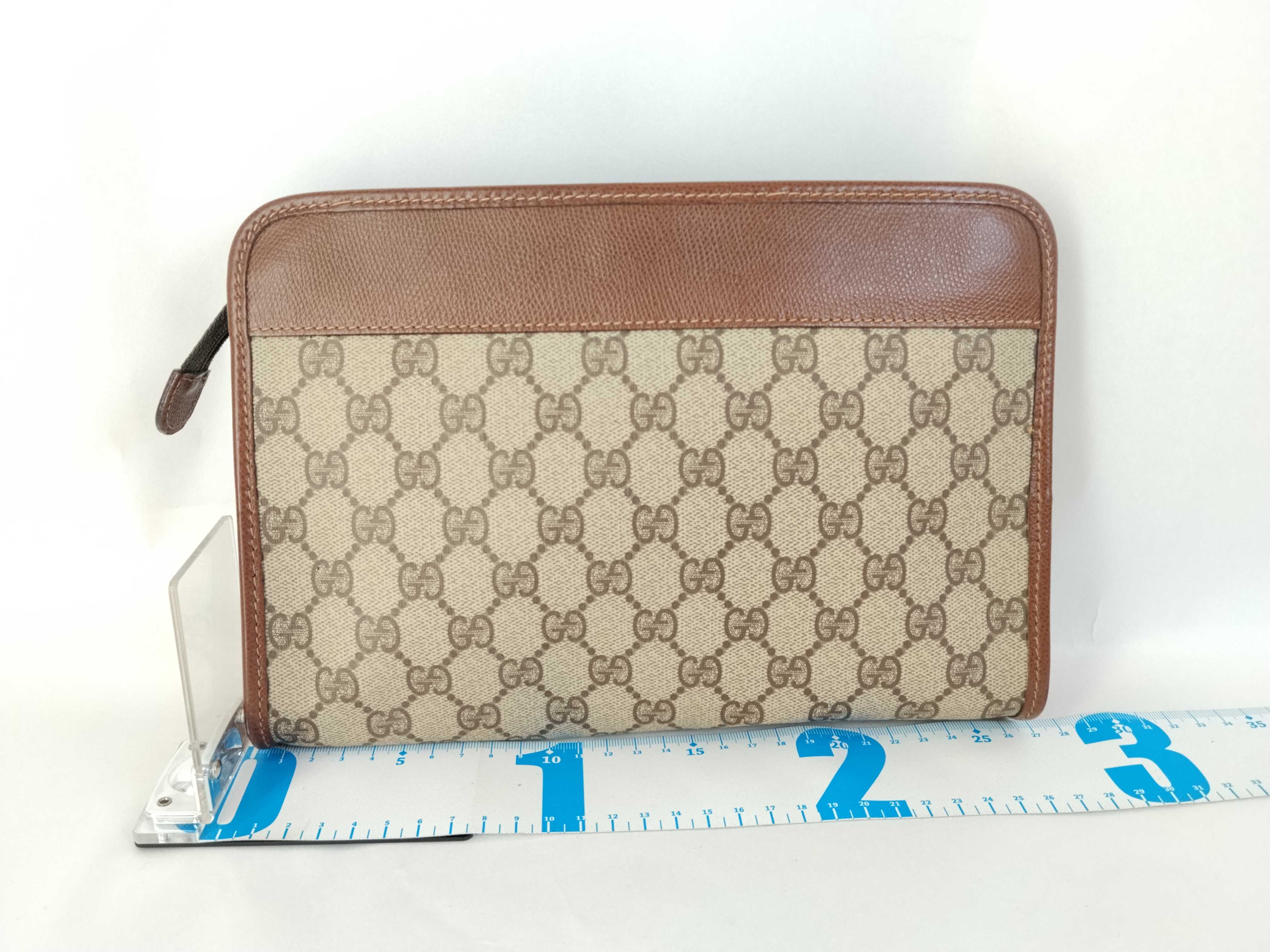 GG Supreme Gucci GG Vintage Clutch Bag — view 2