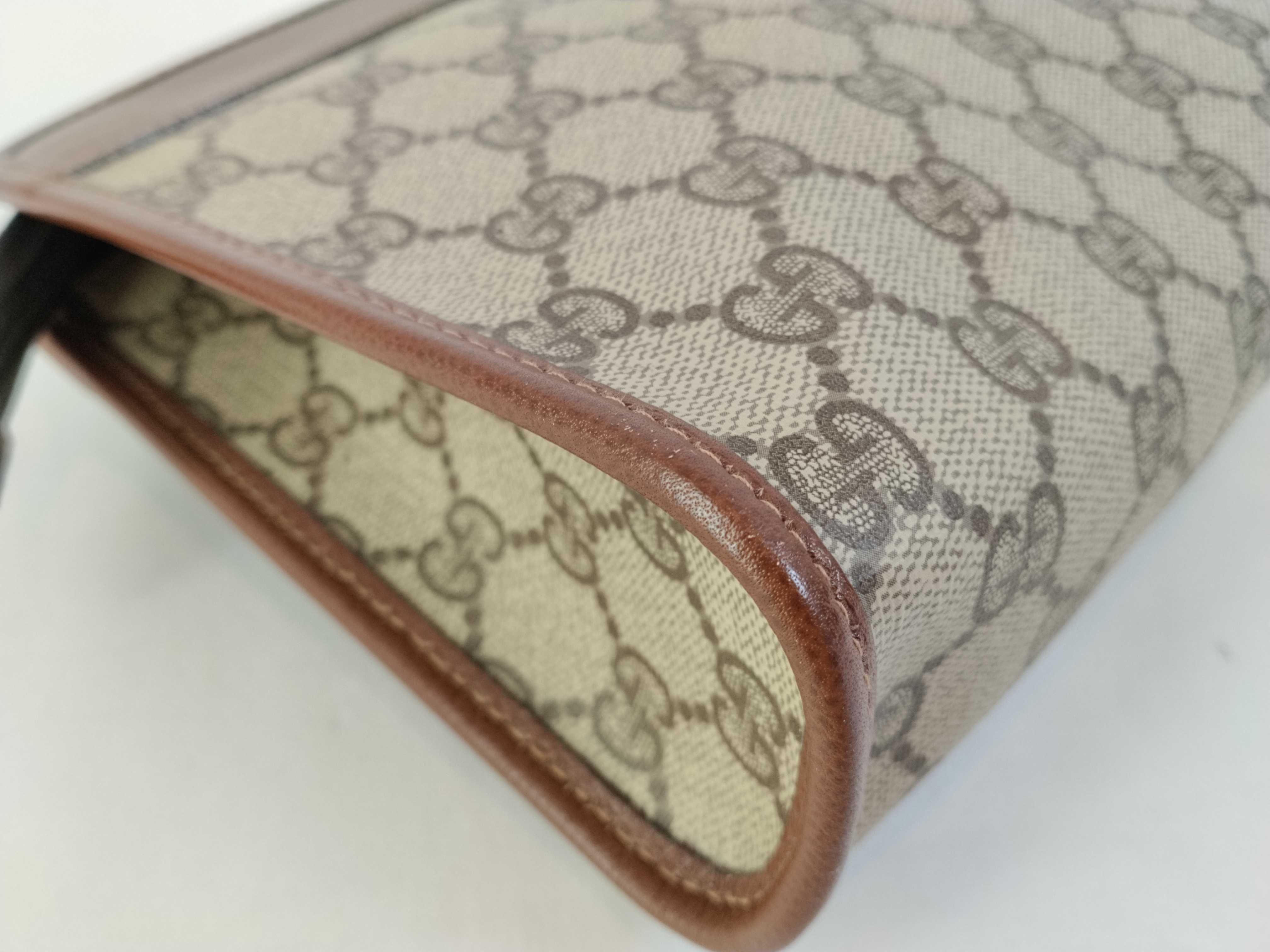GG Supreme Gucci GG Vintage Clutch Bag — view 3