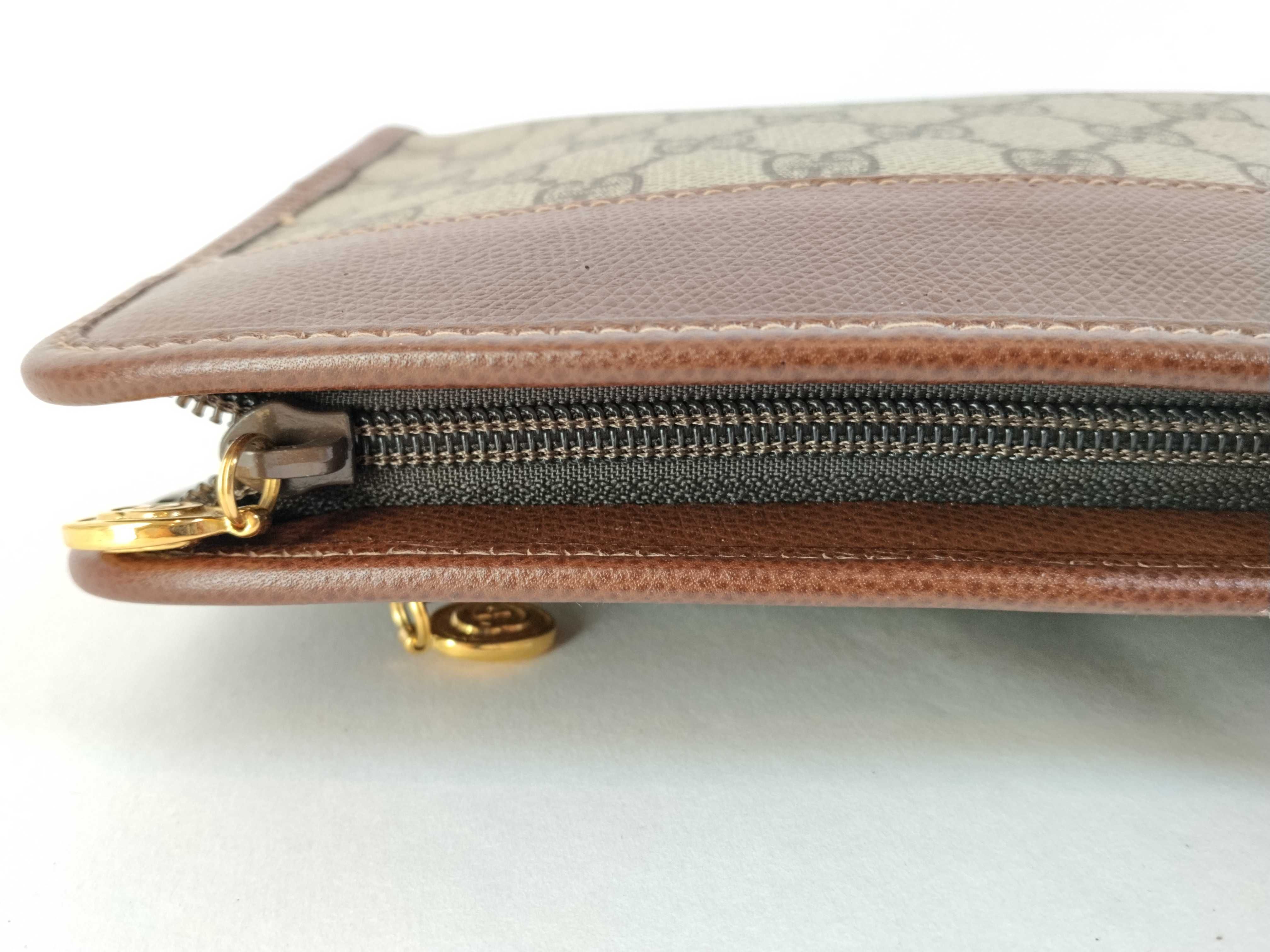 GG Supreme Gucci GG Vintage Clutch Bag — view 5