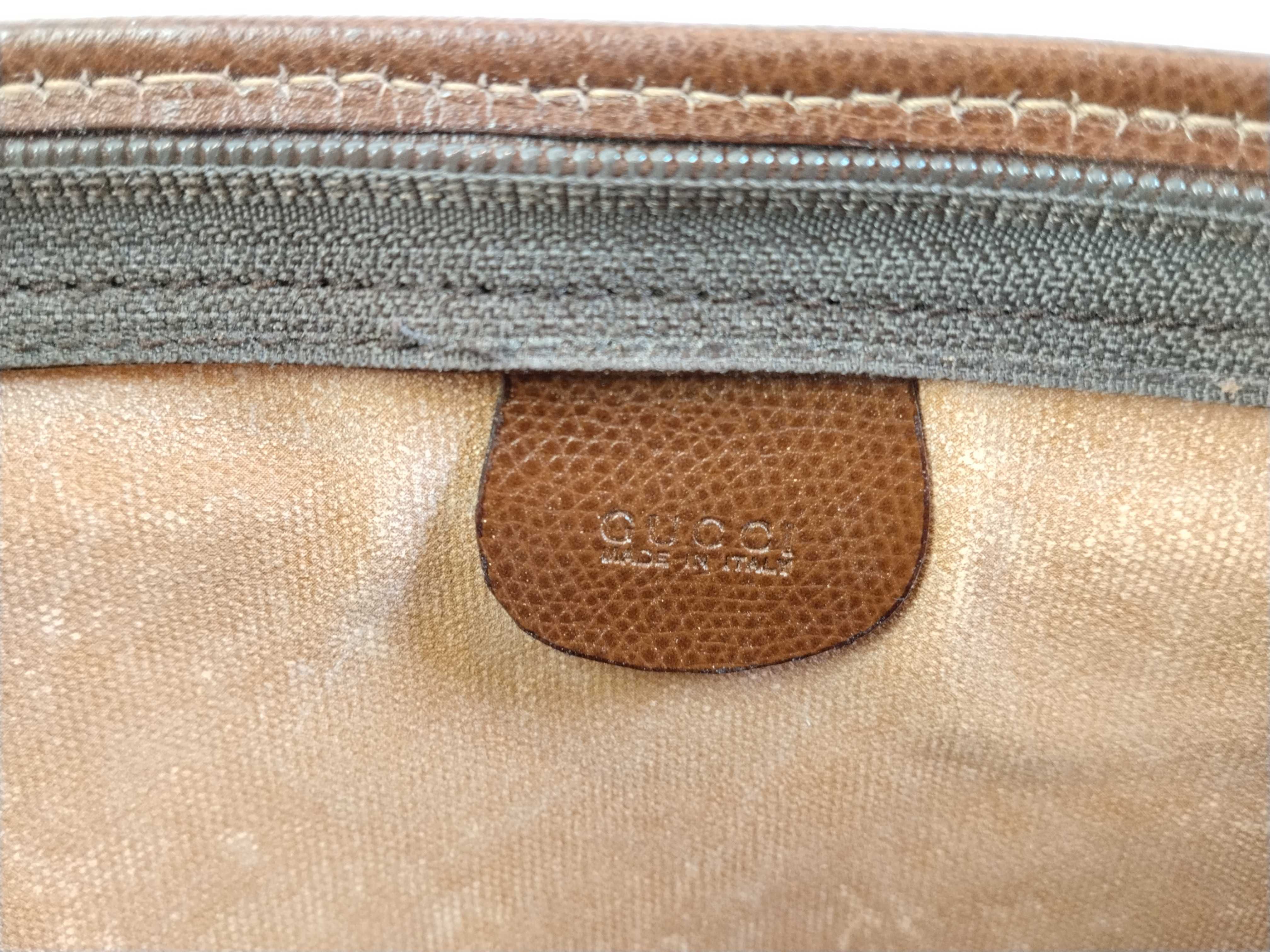GG Supreme Gucci GG Vintage Clutch Bag — view 8